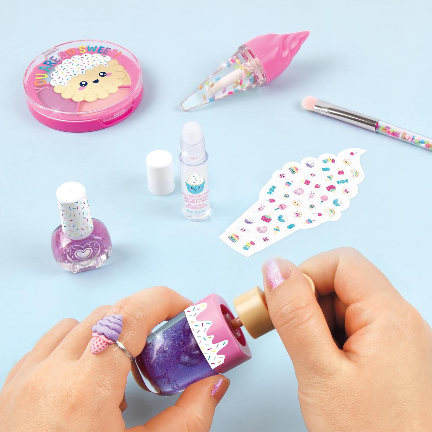 Make It Real Candy Shop – Juego de cosméticos  9 piezas, cosméticos perfumados de vainilla y fresa, brillos en forma de helado, kit de belleza,