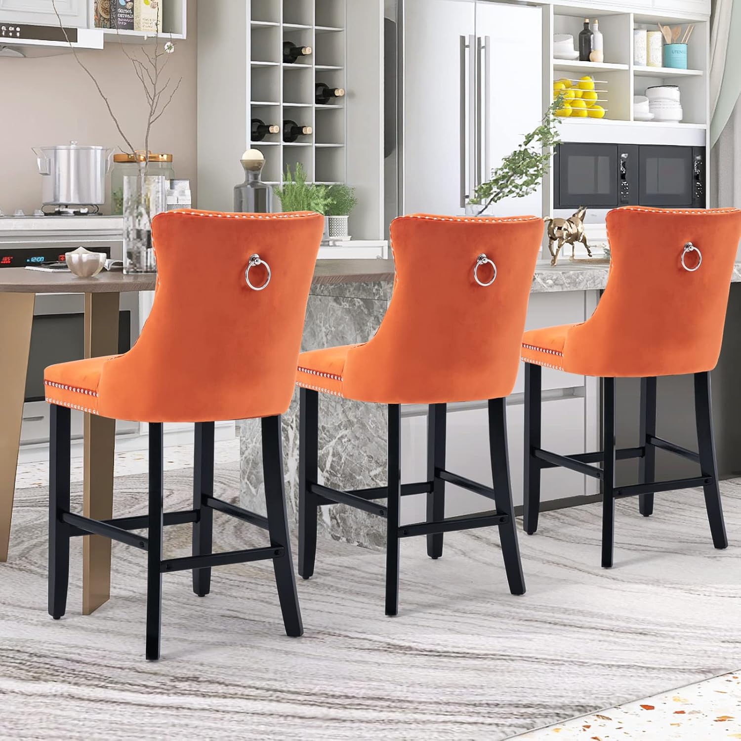 SoarFlash Juego de 2 taburetes de bar tapizados de terciopelo modernos con patas de madera, botones acolchados, cabeza de clavo cromada, asiento de