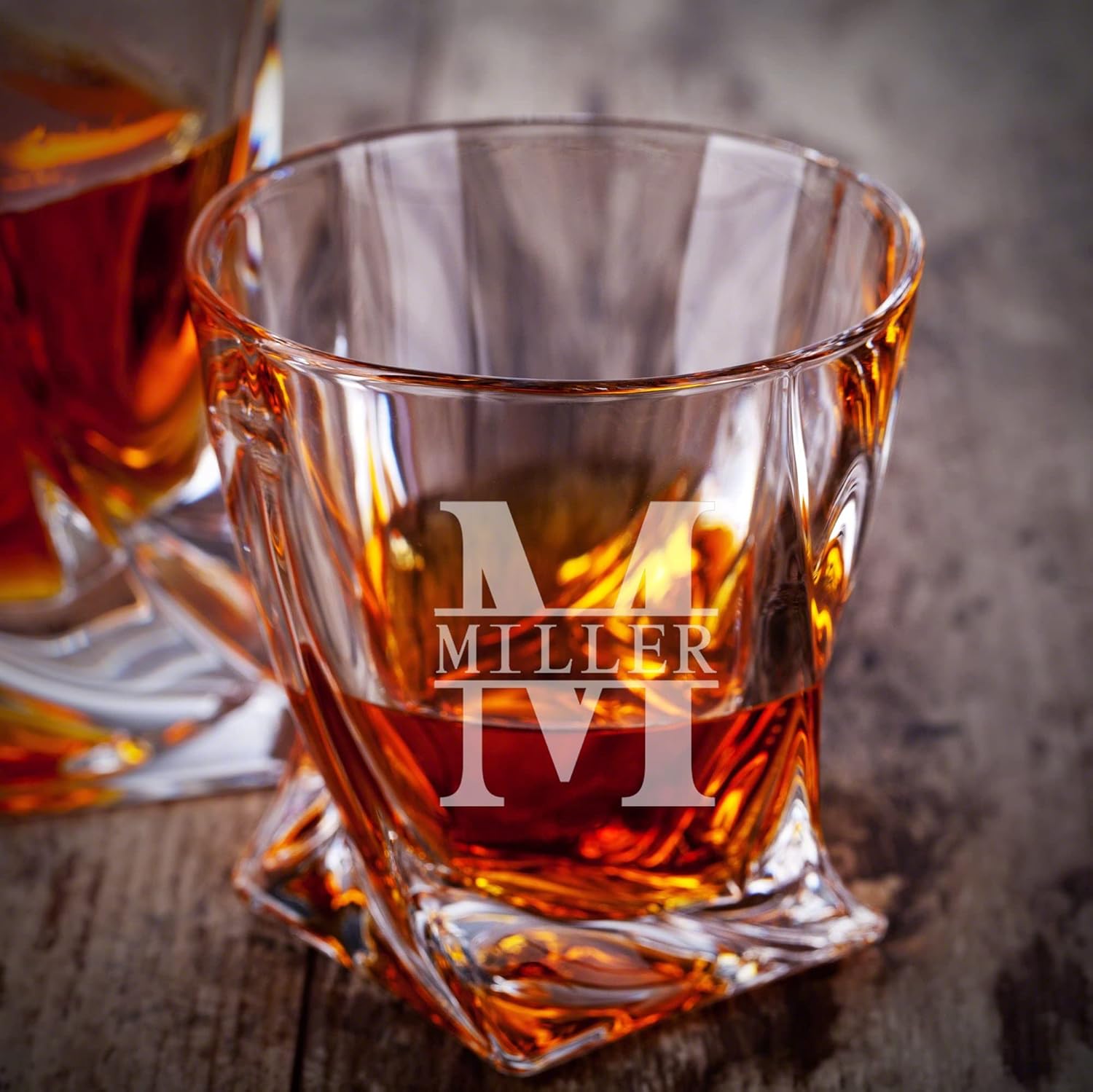 HomeWetBar Set de regalo de decantador de whisky de cristal torcido grabado (producto personalizado)