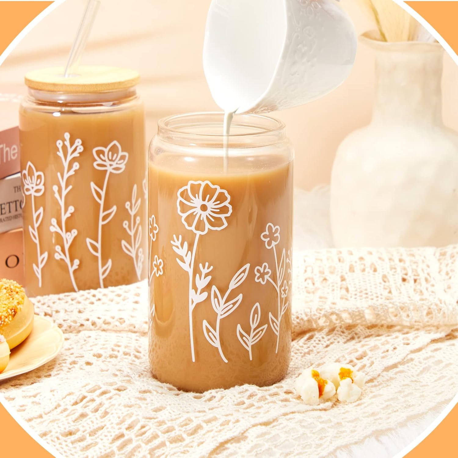 Mumufy Paquete de 8 vasos de cristal para mujer, taza de dama de honor, taza de café helado estética de 16 onzas con tapa de bambú y pajita, regalo