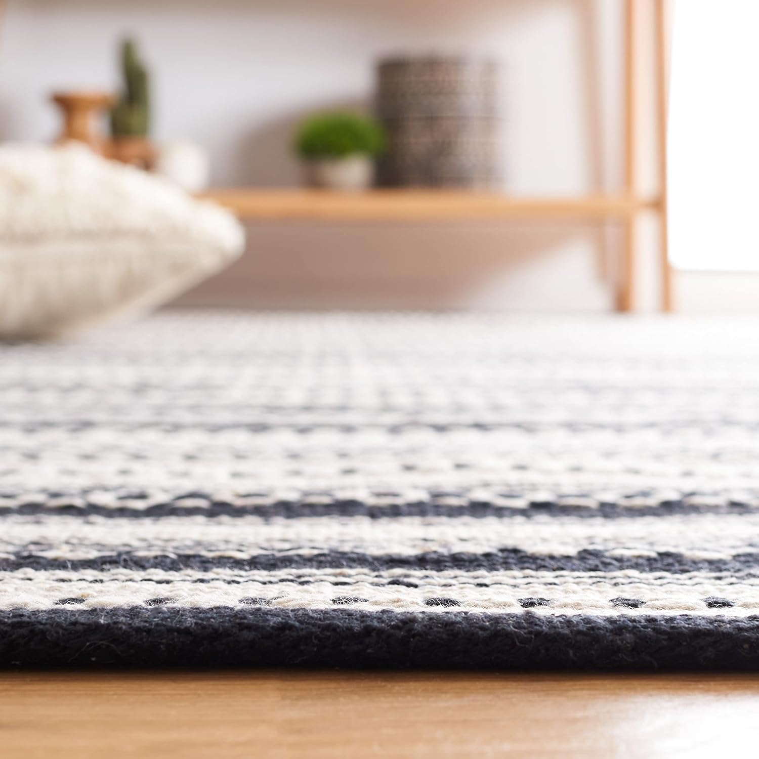 SAFAVIEH Montauk Collection – Alfombra decorativa de 3 x 5 pies, color negro y marfil, tejido plano, diseño de algodón a rayas estilo bohemio, fácil