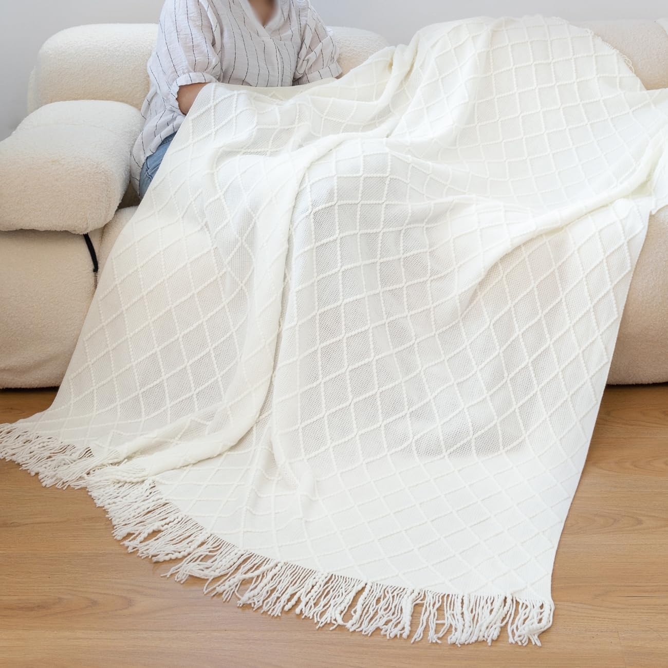 QUILTINA Manta de punto bohemia blanca con borlas, adecuada para sofá, 700GSM, gruesa, ultrasuave, para todas las estaciones, decoración y uso al