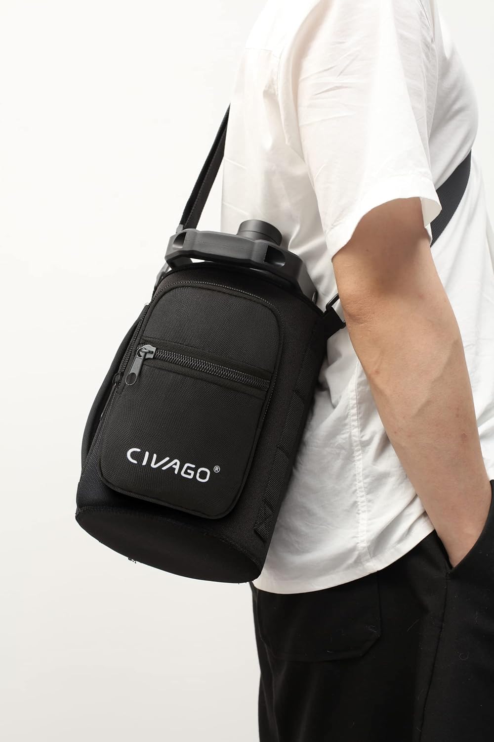 CIVAGO Botella de agua aislada de medio galón, frasco de agua deportivo de acero inoxidable de 64 onzas, taza térmica grande con bolsa y asa, noche