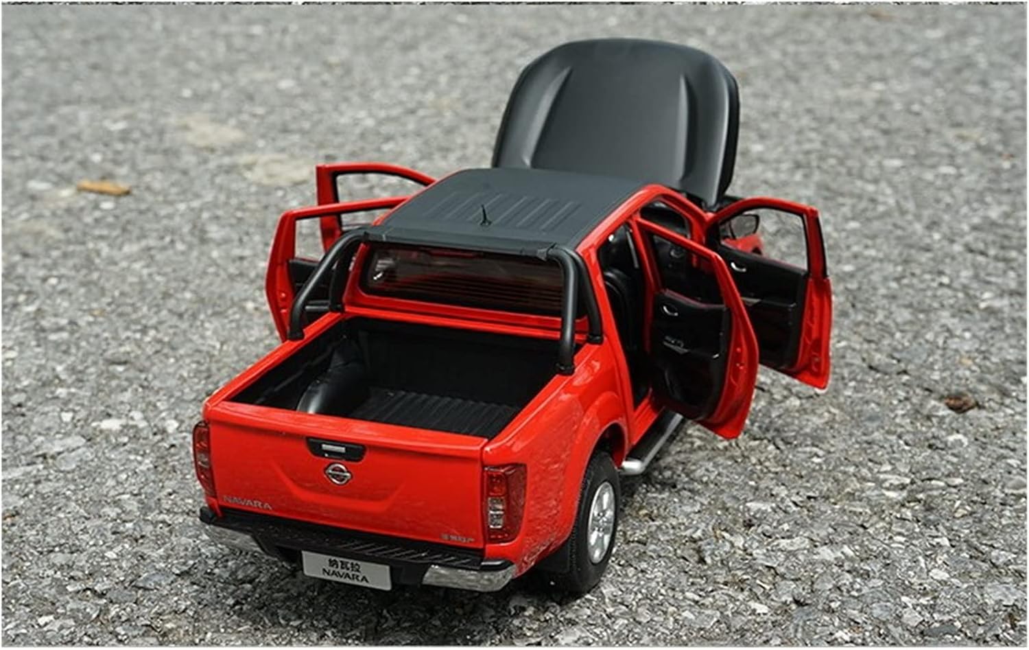 QCHIAN Modelo de coche de aleación fundida a presión para 118 Échelle Nissan NAVARA Camion Tout-Terrain Simulación Camion Alliage Camion Statique