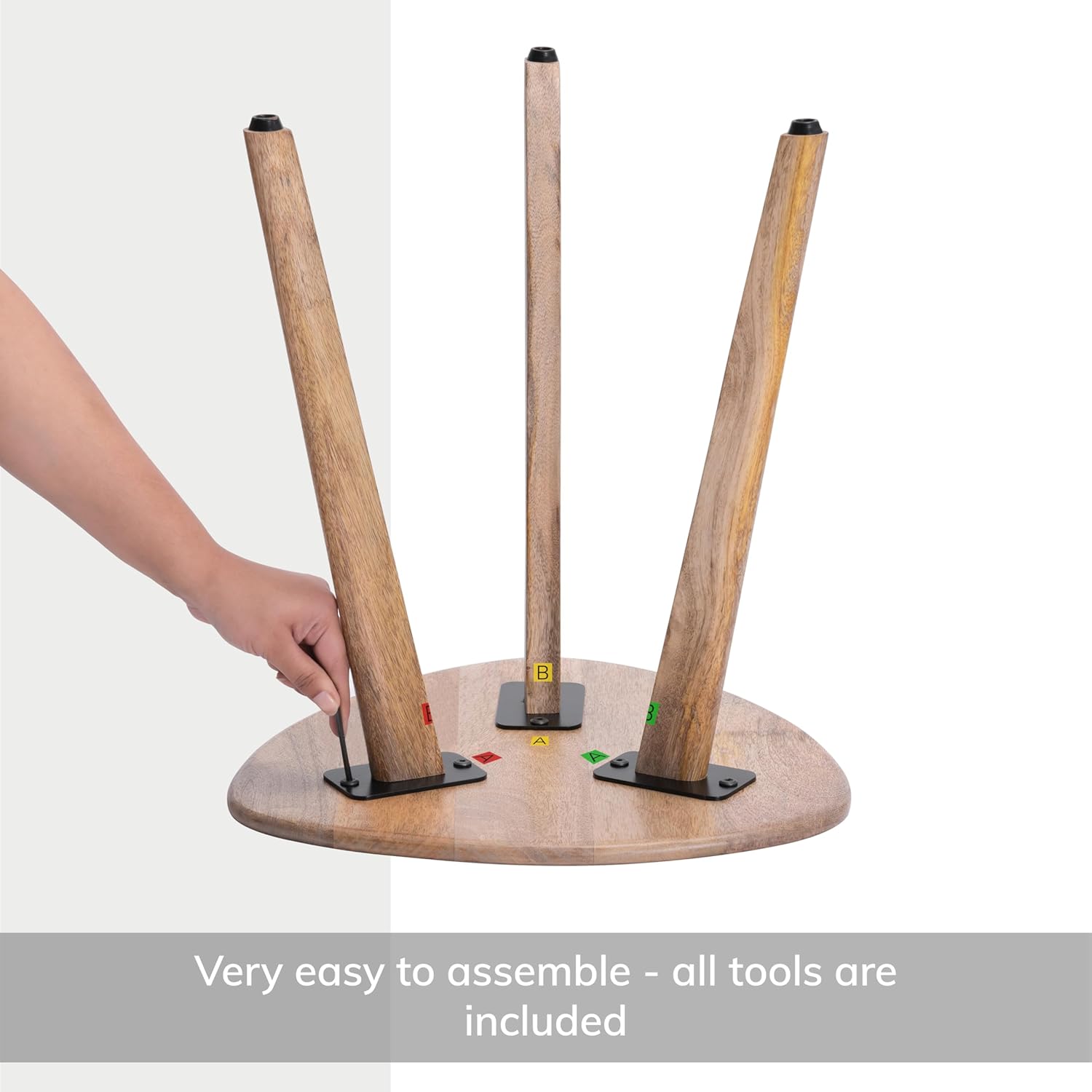 MH London Wandsworth Mesa auxiliar de madera – Mesas pequeñas hechas a mano exclusivamente diseñadas – Mesa auxiliar triangular contemporánea para