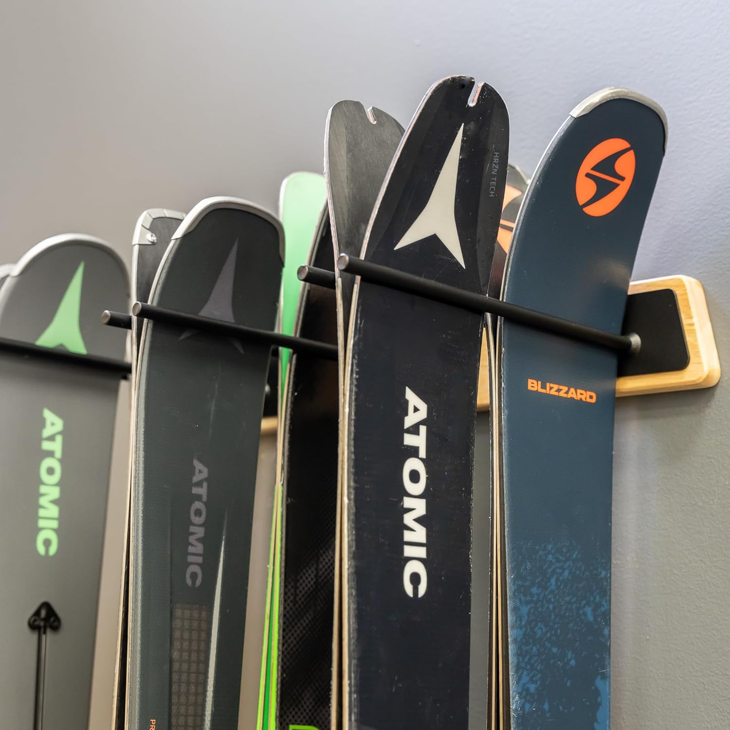 StoreYourBoard Estante de esquí de madera natural, montaje en pared, 6 almacenamientos, interior o garaje, madera y acero con capacidad para 150