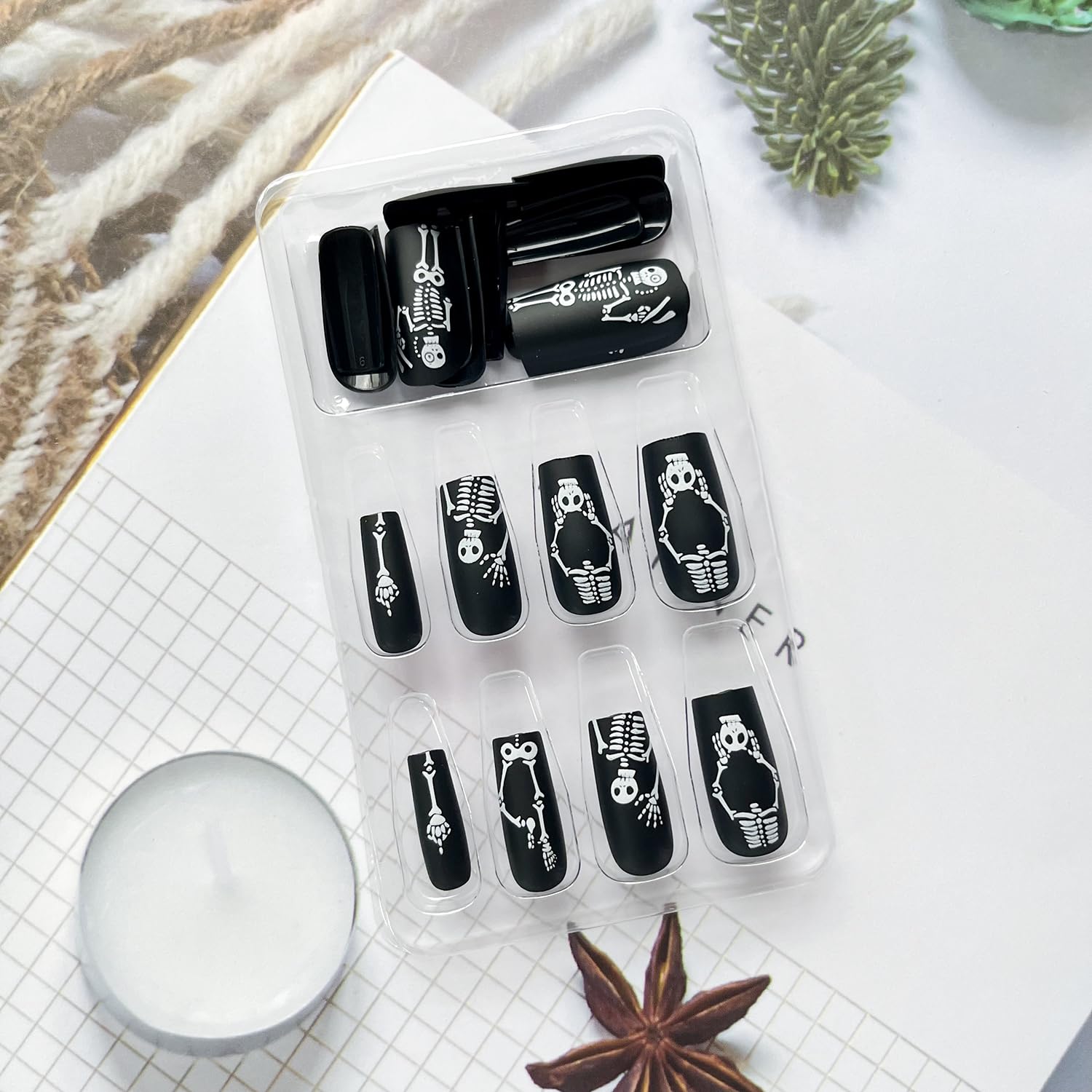 Uñas postizas medianas de Halloween, uñas acrílicas negras, de cobertura completa, con diseños de calavera, para Halloween, con pegamento,