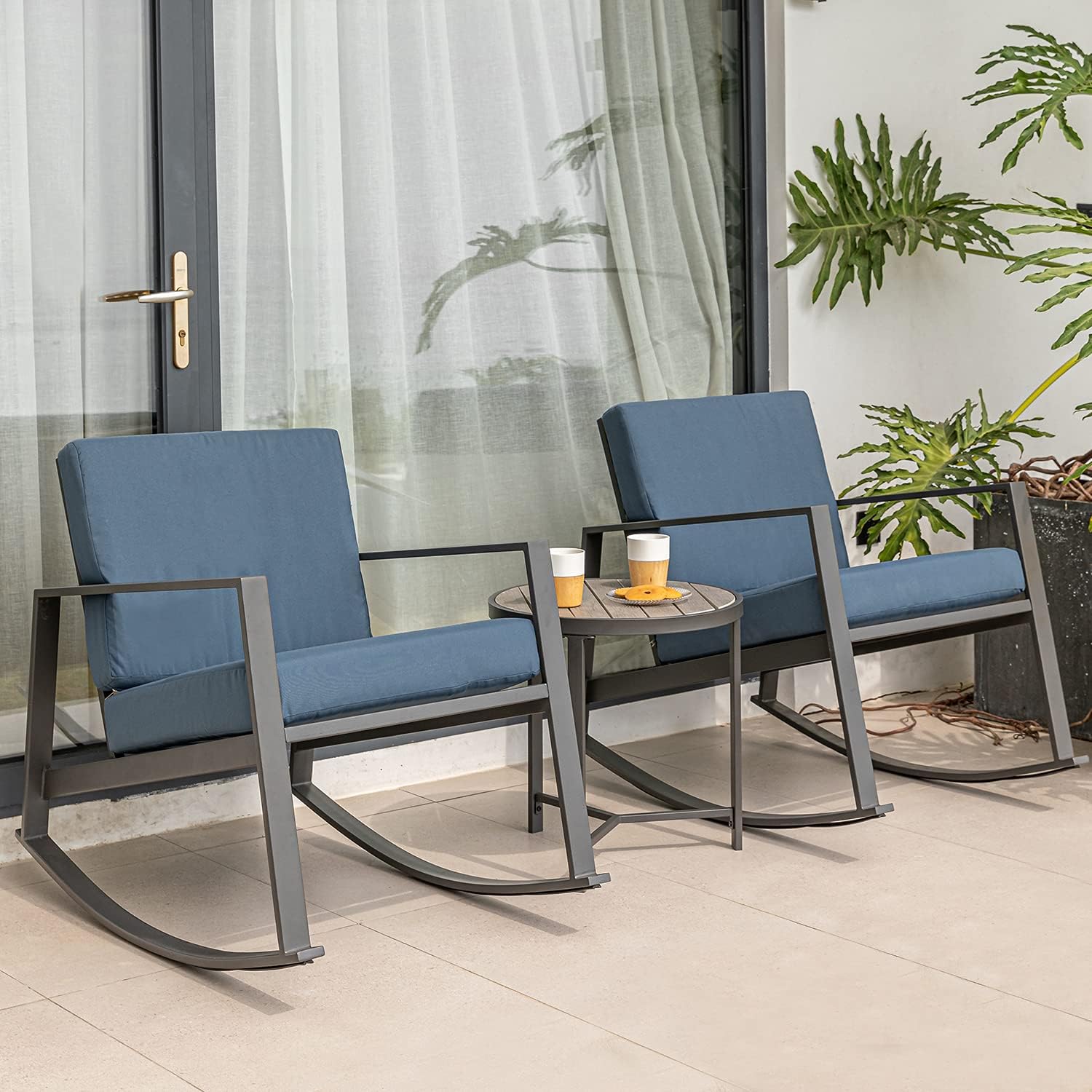 COSIEST Juego de muebles de patio de 3 piezas, juego de mecedoras de acero negro con cojines gruesos azules, mesa auxiliar con parte superior de