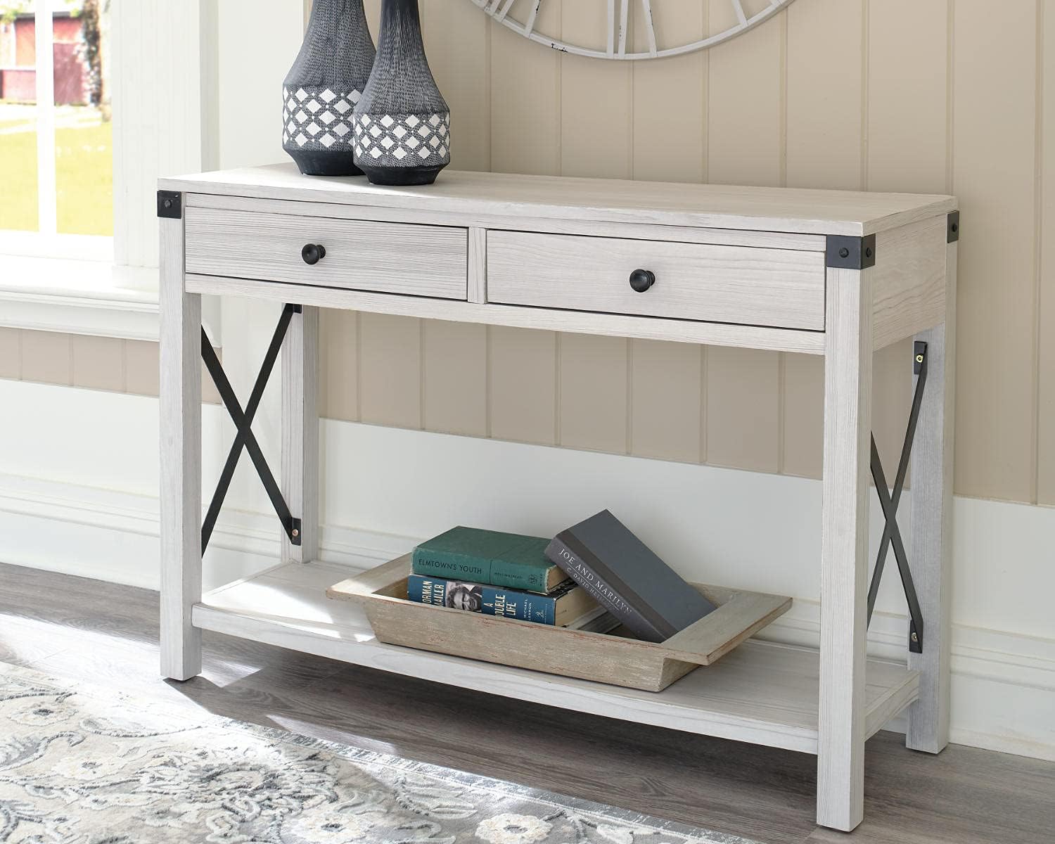 Signature Design by Ashley Bayflynn – Mesa de sofá moderna estilo granja, color blanco lavado