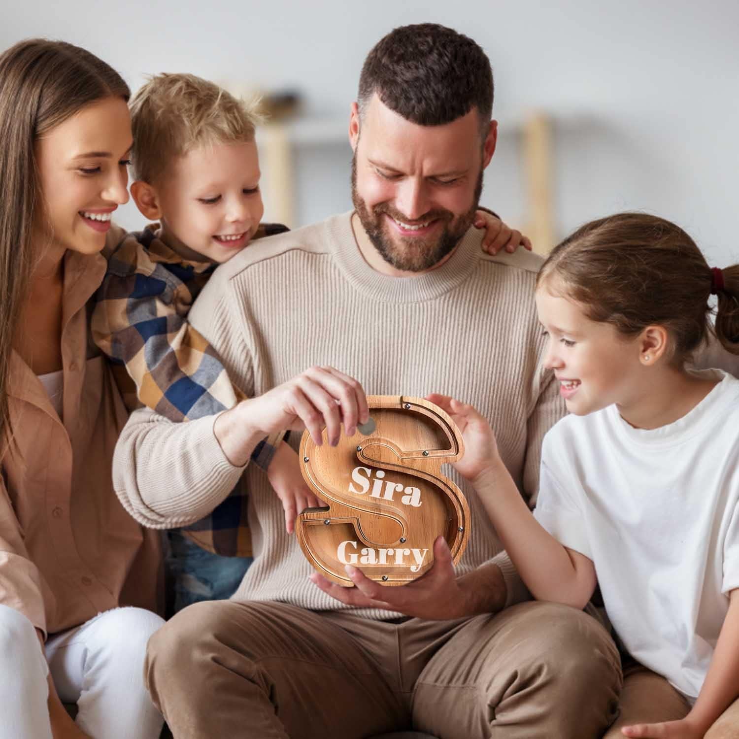 ZUYOENCO Alcancía para niños, tarro de dinero de madera con forma de letra personalizada para niños, alcancía personalizada para regalo de