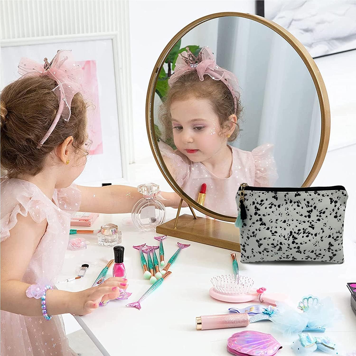 Bonita bolsa de cosméticos pequeña para mujeres y niñas, de piel sintética, pequeña bolsa de aseo de viaje, organizador de accesorios con borla de