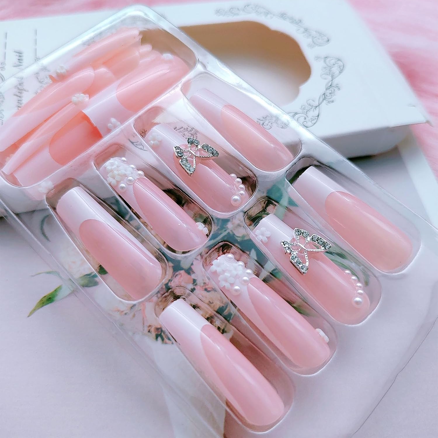 Uñas postizas a presión con punta francesa blanca y cuadradas, diseño de encantos de mariposa prearls, color rosa, uñas postizas extra largas, 24