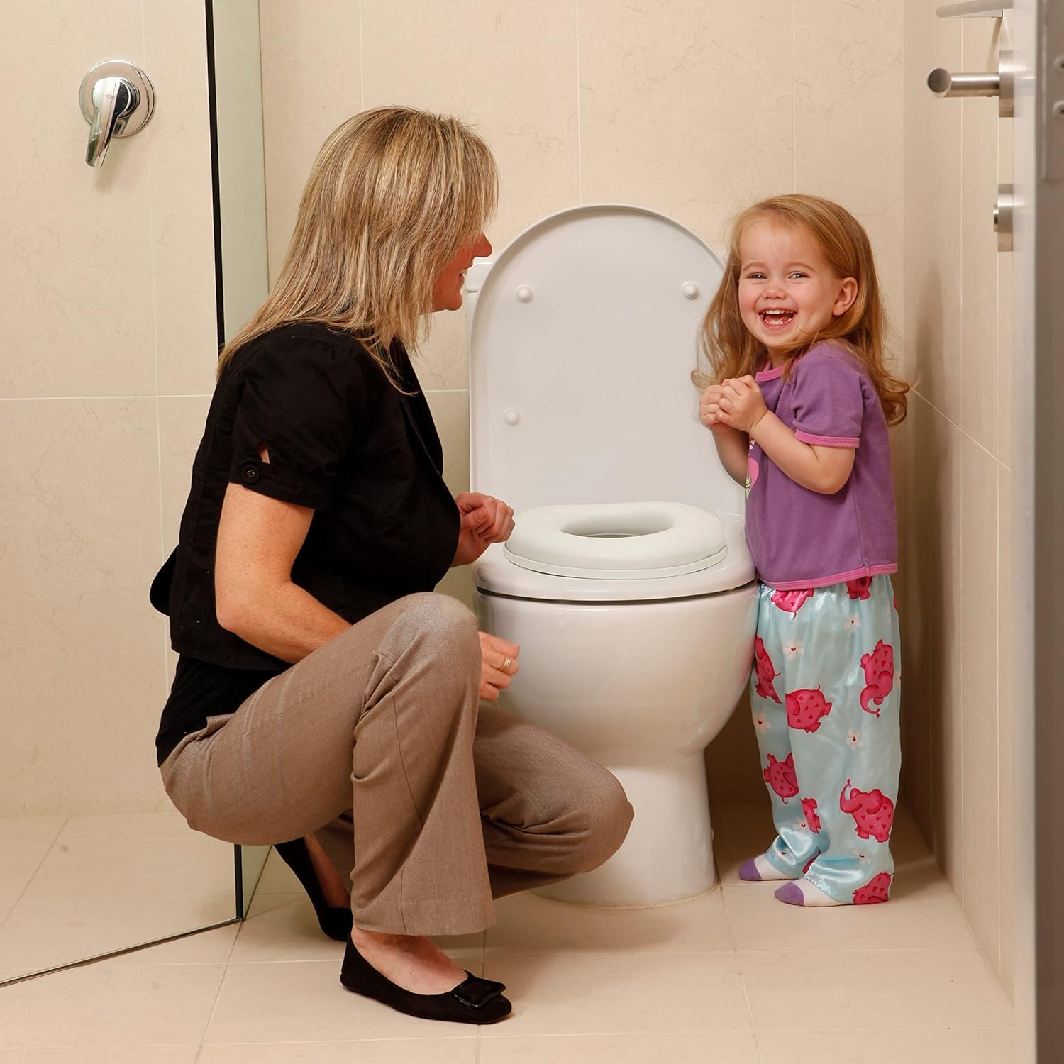 Dreambaby Asiento de orinal suave al tacto, cómodo asiento acolchado, con base alta debajo para un posicionamiento seguro, se adapta a la mayoría de