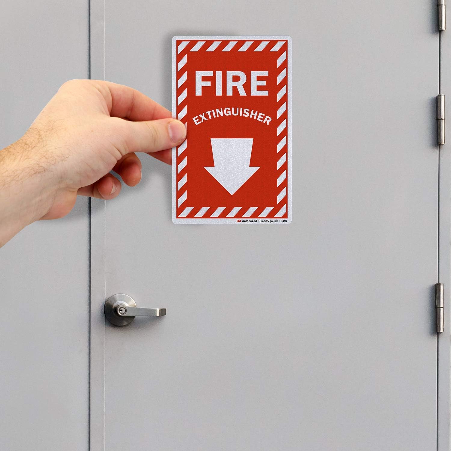 SmartSign Etiqueta para extintor de incendios con flecha hacia abajo  4 x 6 pulgadas 3M reflectante de grado de ingeniero, paquete de 3