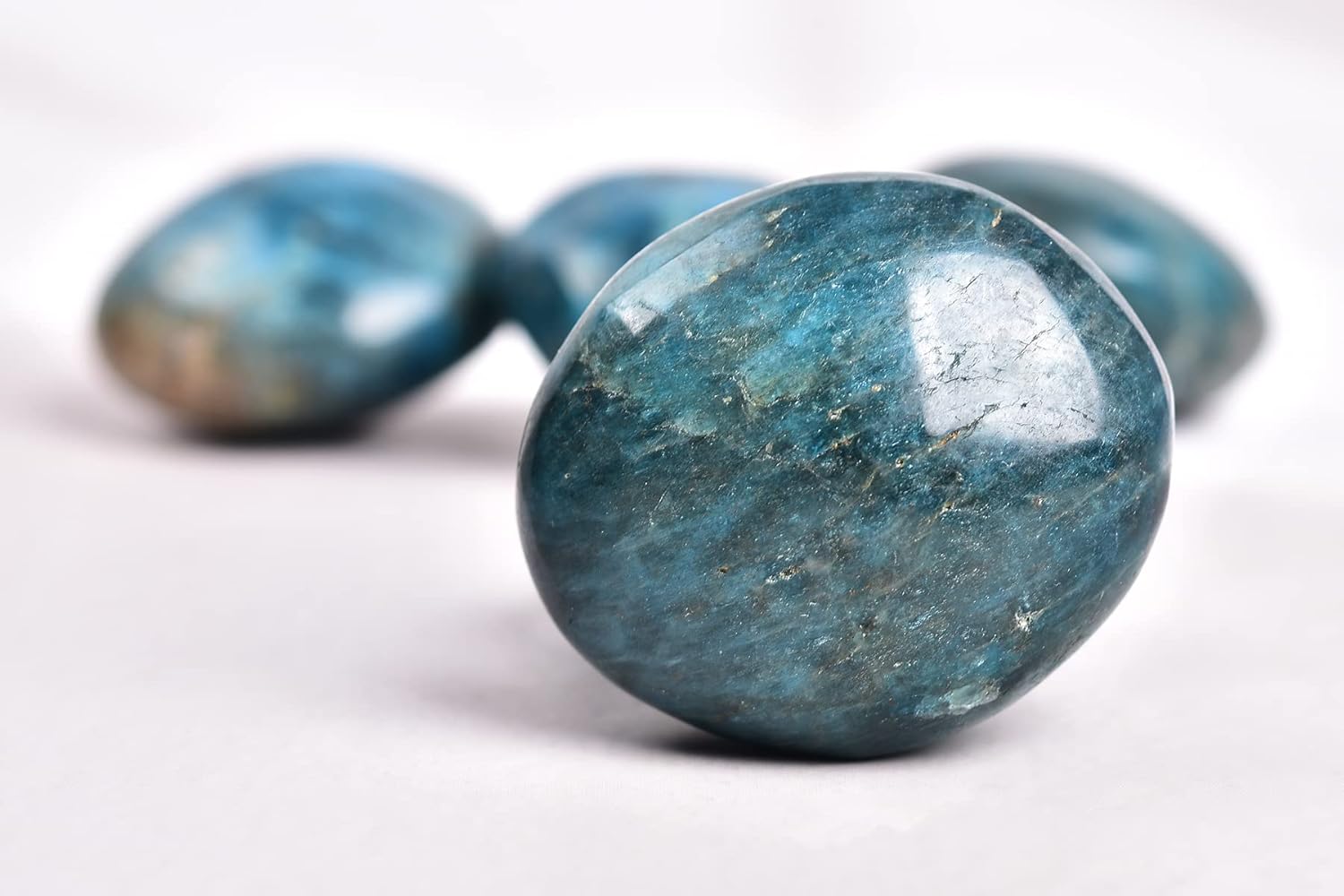 AMOYSTONE 5 piezas de piedra de preocupación de apatita natural, cristal de palma, piedra curativa de cuarzo reiki para terapia de ansiedad, 1.6-2.2