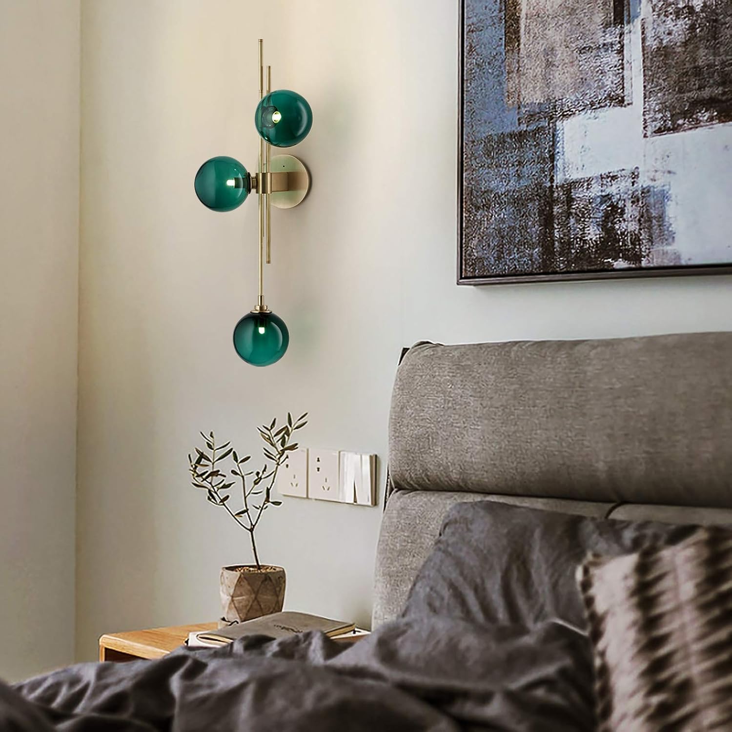 Aplique de pared moderno de mediados de siglo, 3 luces de globo de vidrio, elegante lámpara de pared decorativa de vidrio verde transparente para