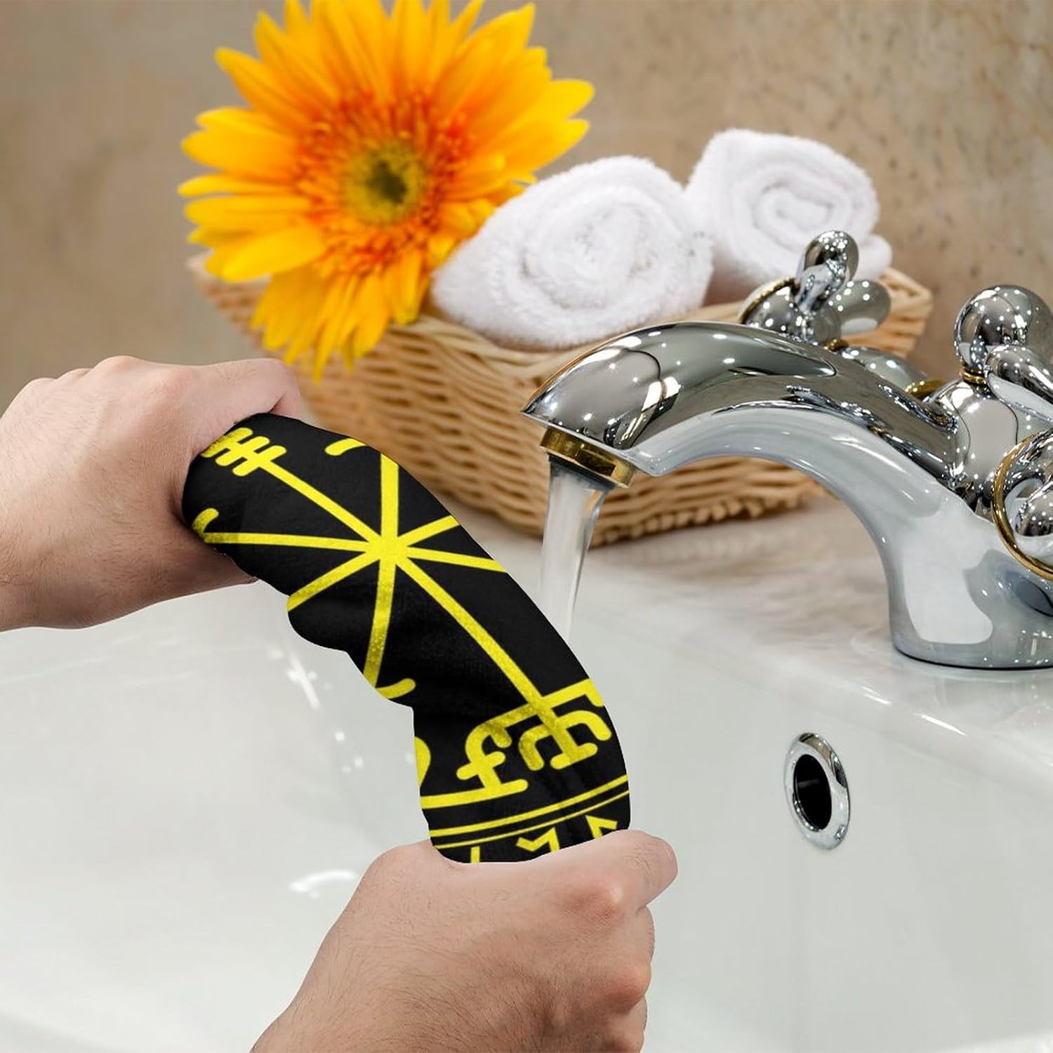 Toalla de lavado ligera, sin olor, toalla altamente absorbente, toalla de camping de secado rápido compatible con brújula rúnica negra Vegvisir en