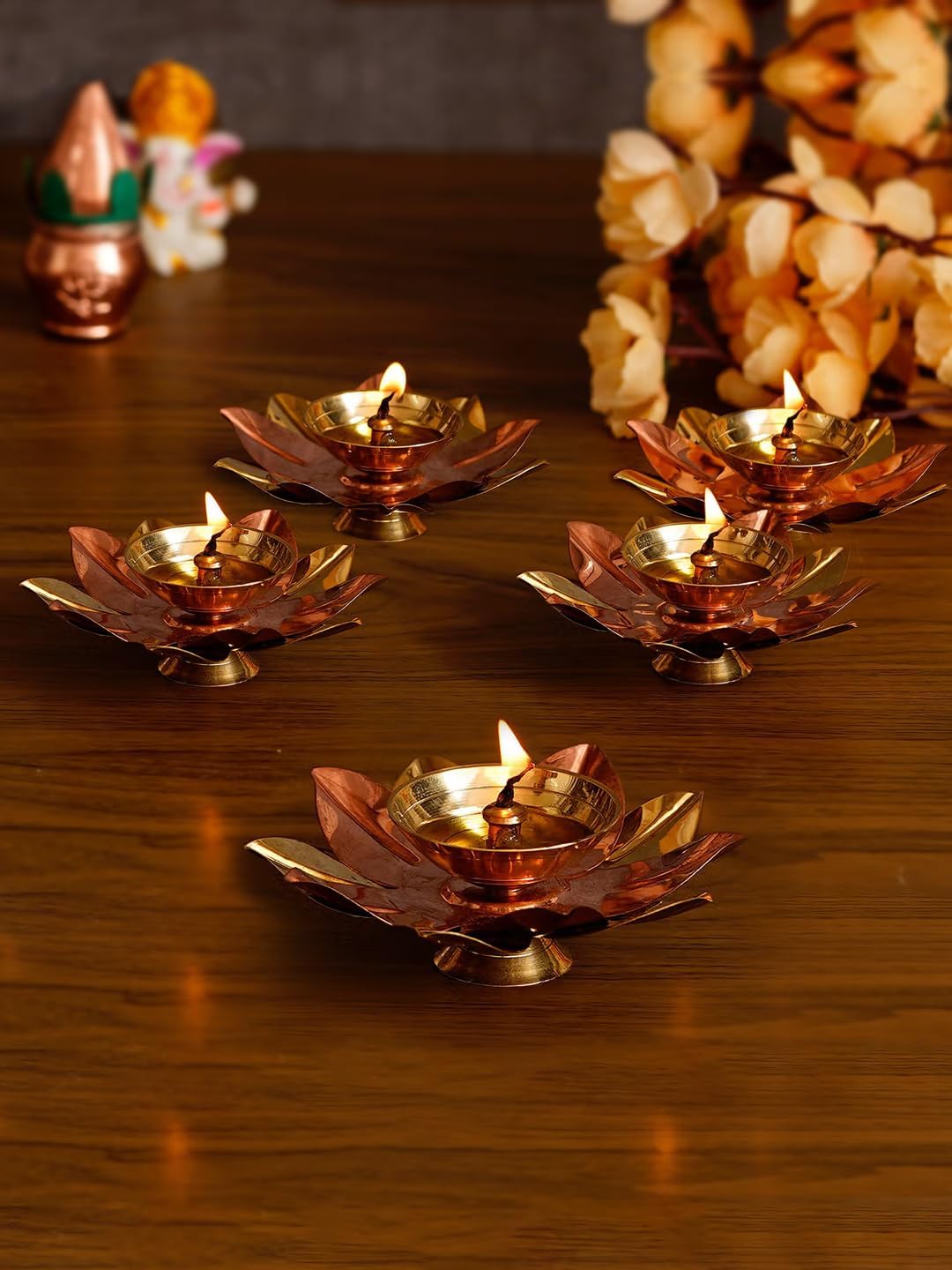 TIED RIBBONS Juego de 5 diyas de latón con forma de loto para decoración del hogar Pooja, mandir, templo, lámpara decorativa de aceite de diya de
