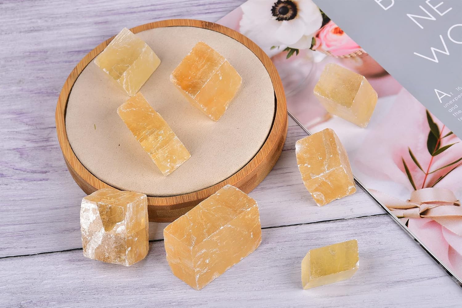 AMOYSTONE Calcita natural de Islandia de 1 libra de calcita óptica amarilla en caja, 7-8 piezas de cristales naranjas irregulares piedras ásperas de