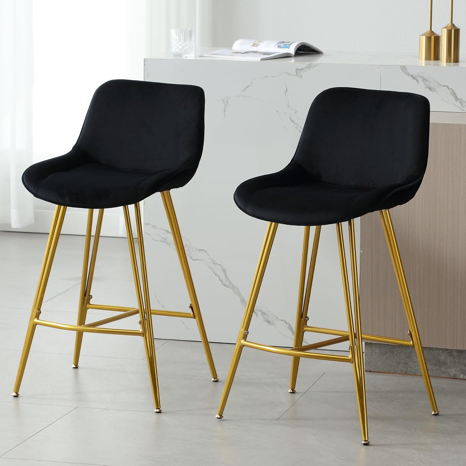 Juego de 2 taburetes de bar modernos, de terciopelo de 26 pulgadas de altura de mostrador, sillas de bar tapizadas con respaldo, patas de metal para