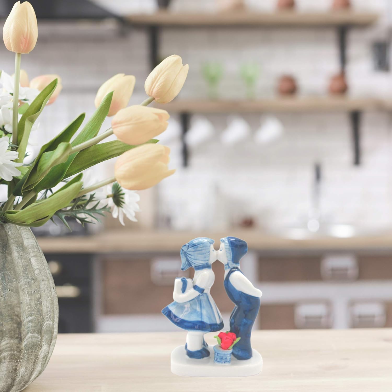 Cerámica Delft Blue Kiss con Tulipanes (3.5″)  DutchGiftOutlet