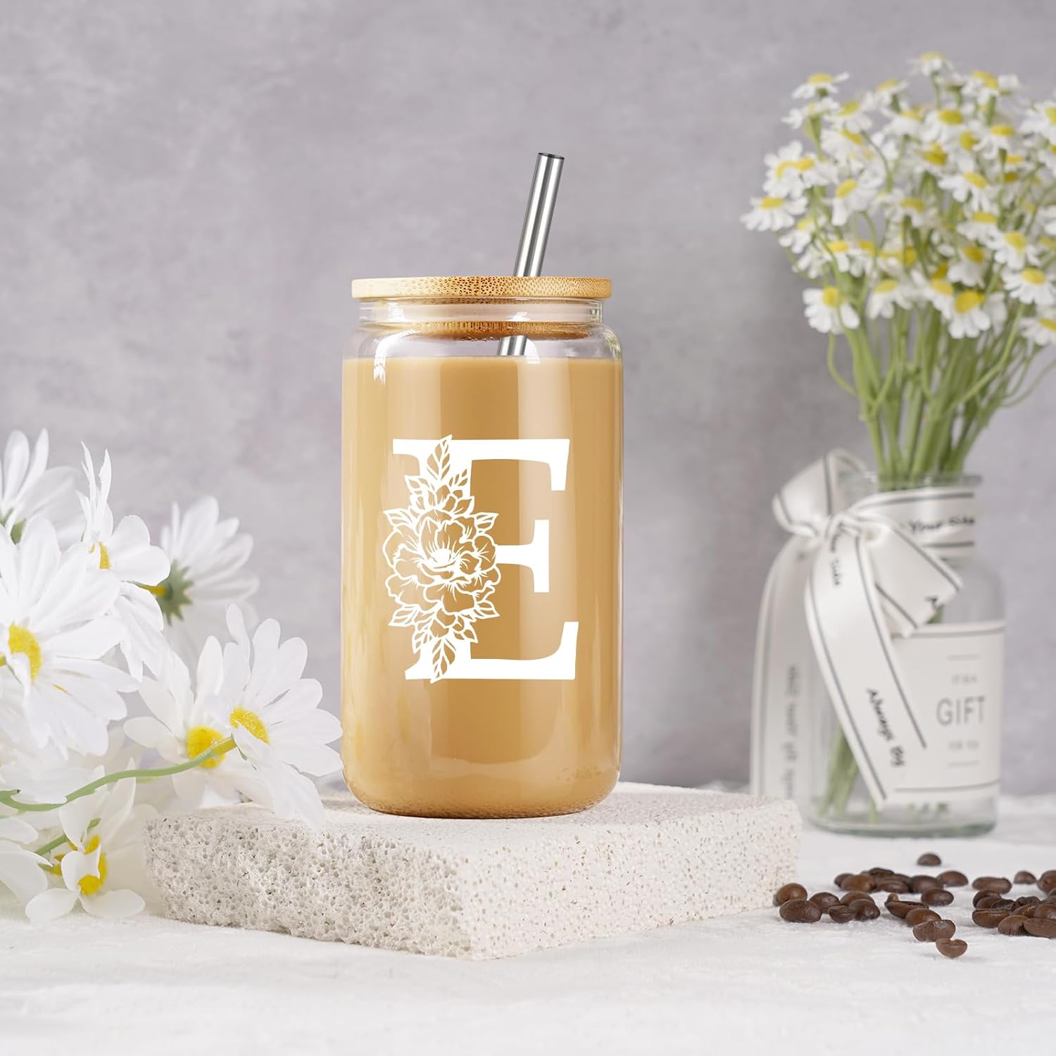 Coolife Vaso de vidrio con inicial, regalos con monograma para mujeres, tazas de vidrio de 16 onzas con tapas y pajitas, café helado, batido, vaso