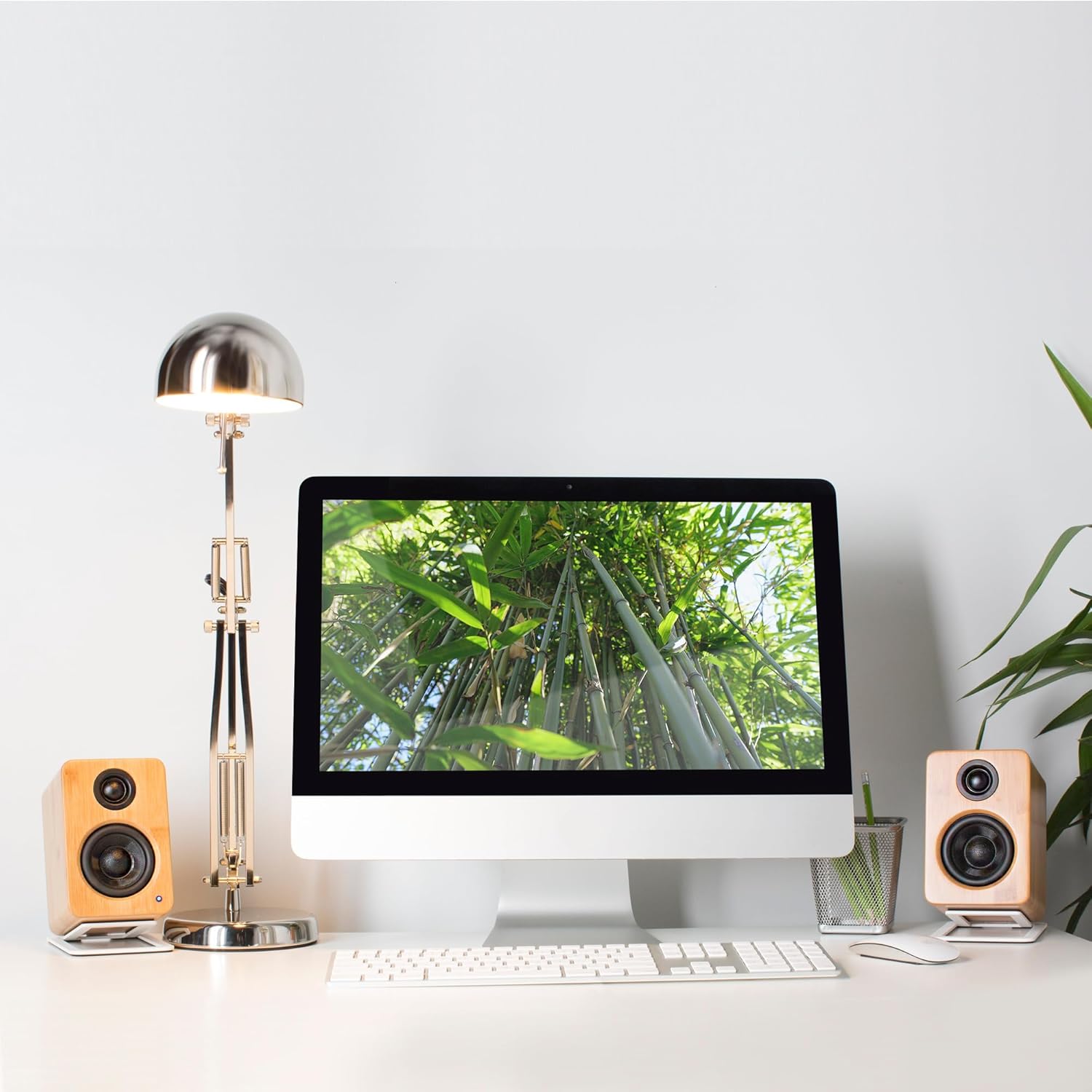 Kanto S2W – Soportes de altavoz de escritorio inclinados para altavoces pequeños y monitores de estudio compactos de 2 a 3 pulgadas  Soporta 6