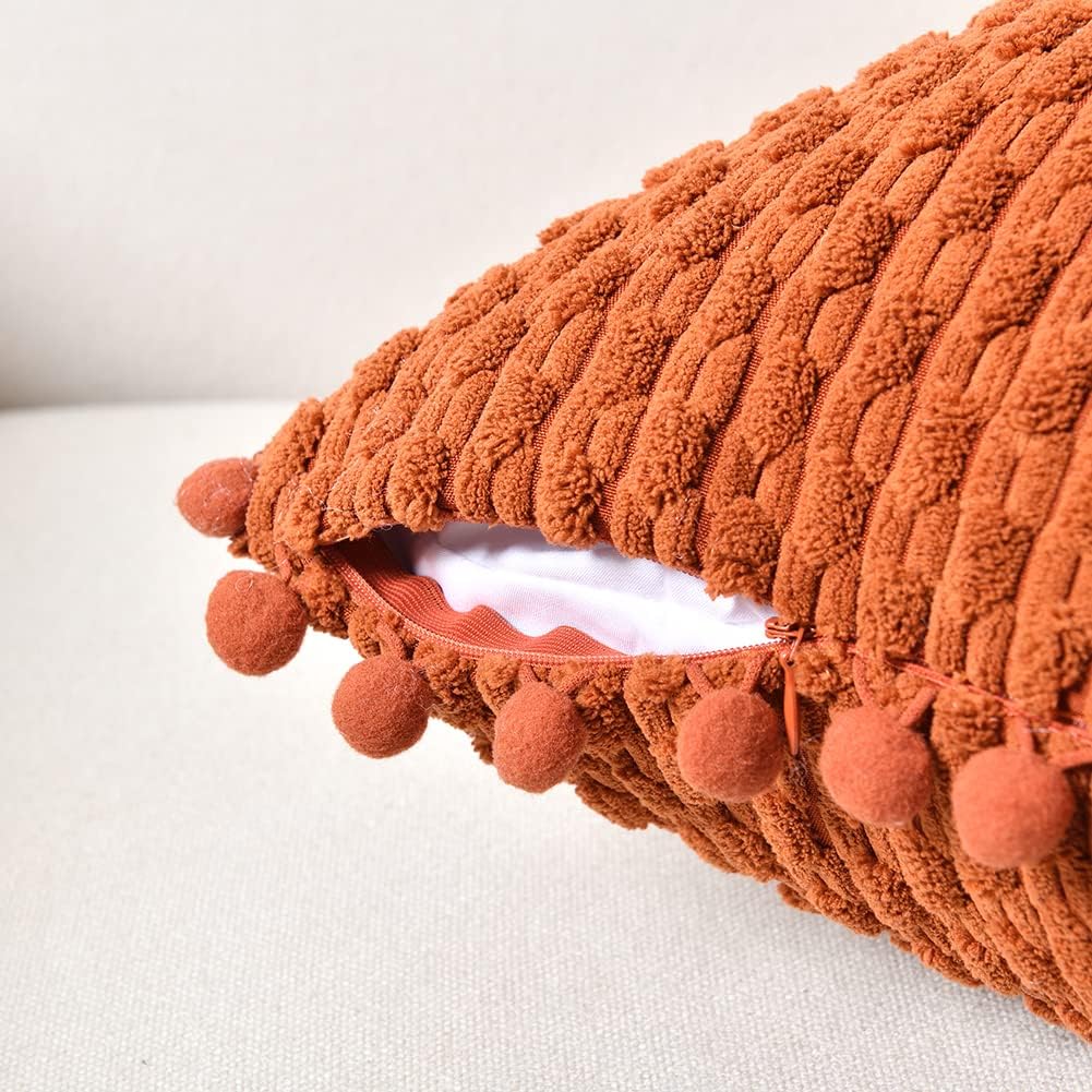 Fancy Homi Juego de 2 fundas de almohada decorativas de color óxido de 16 x 16 pulgadas con pompones para sofá y cama, decoración moderna de estilo