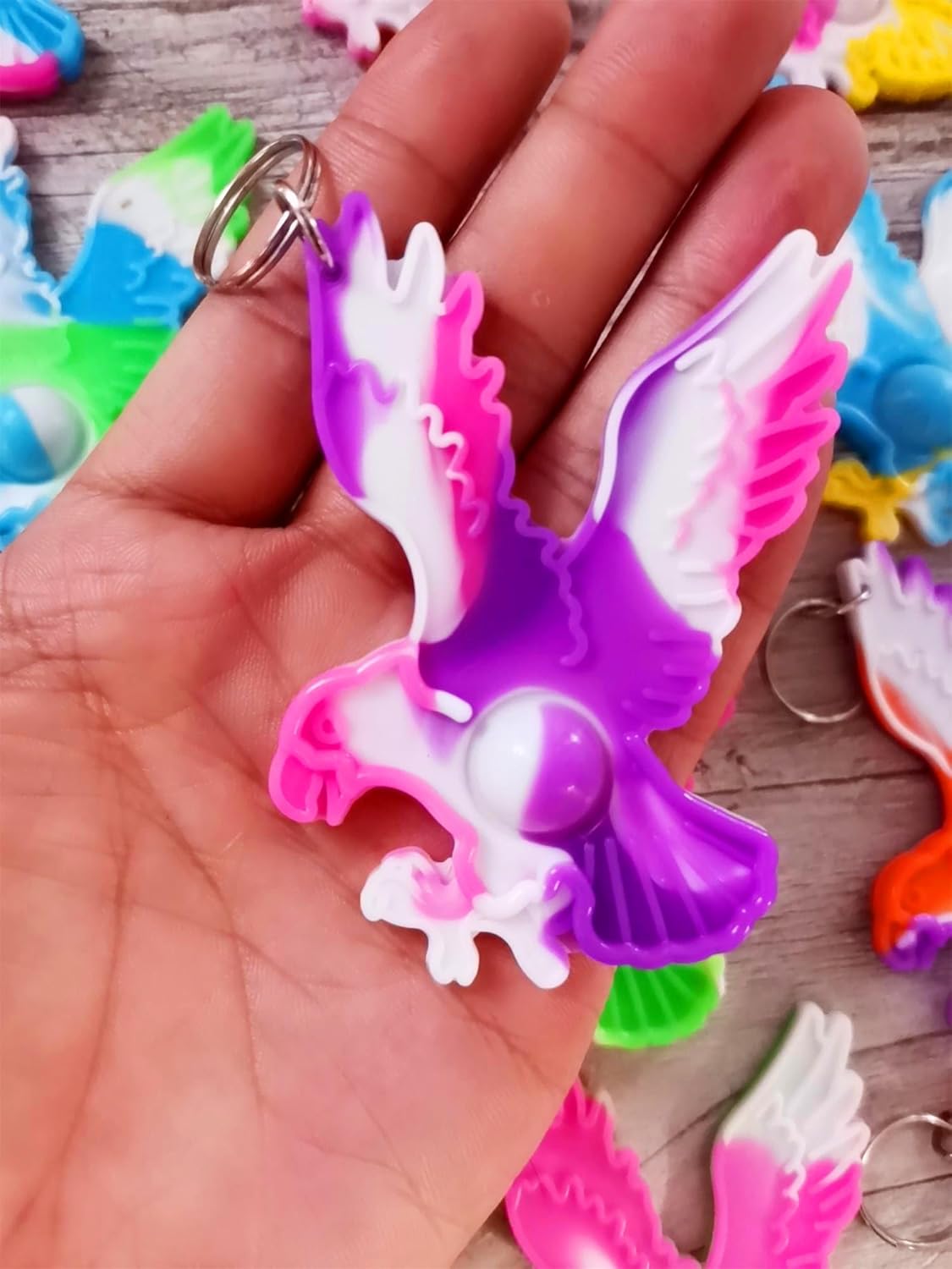 HOZKEAP (animal de pastizal) 24 paquetes de mini llavero pop de águila a granel, regalos de cumpleaños, regalos de fiesta, regalo de premio para