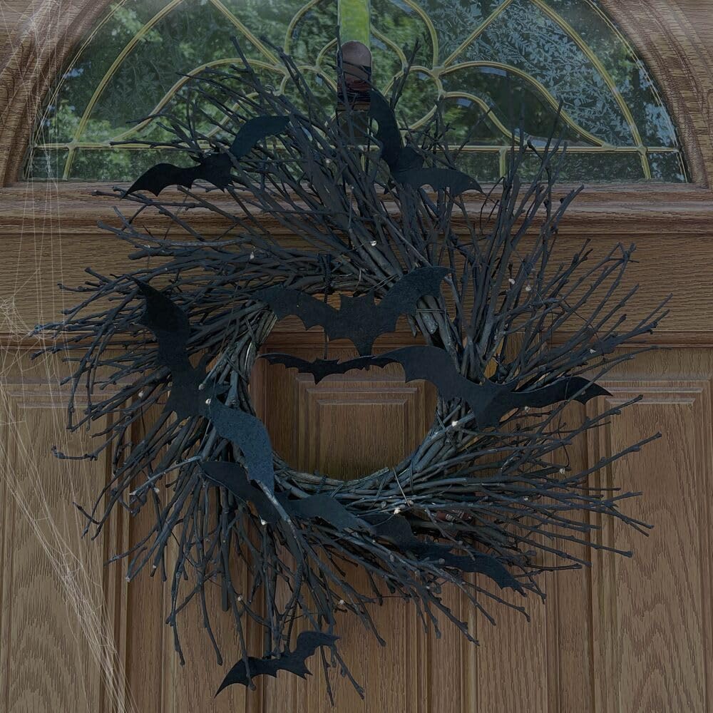 Haunted Hill Farm Corona de ramita negra de 15 pulgadas con luces LED y murciélagos voladores para decoración rústica moderna de puerta o pared de