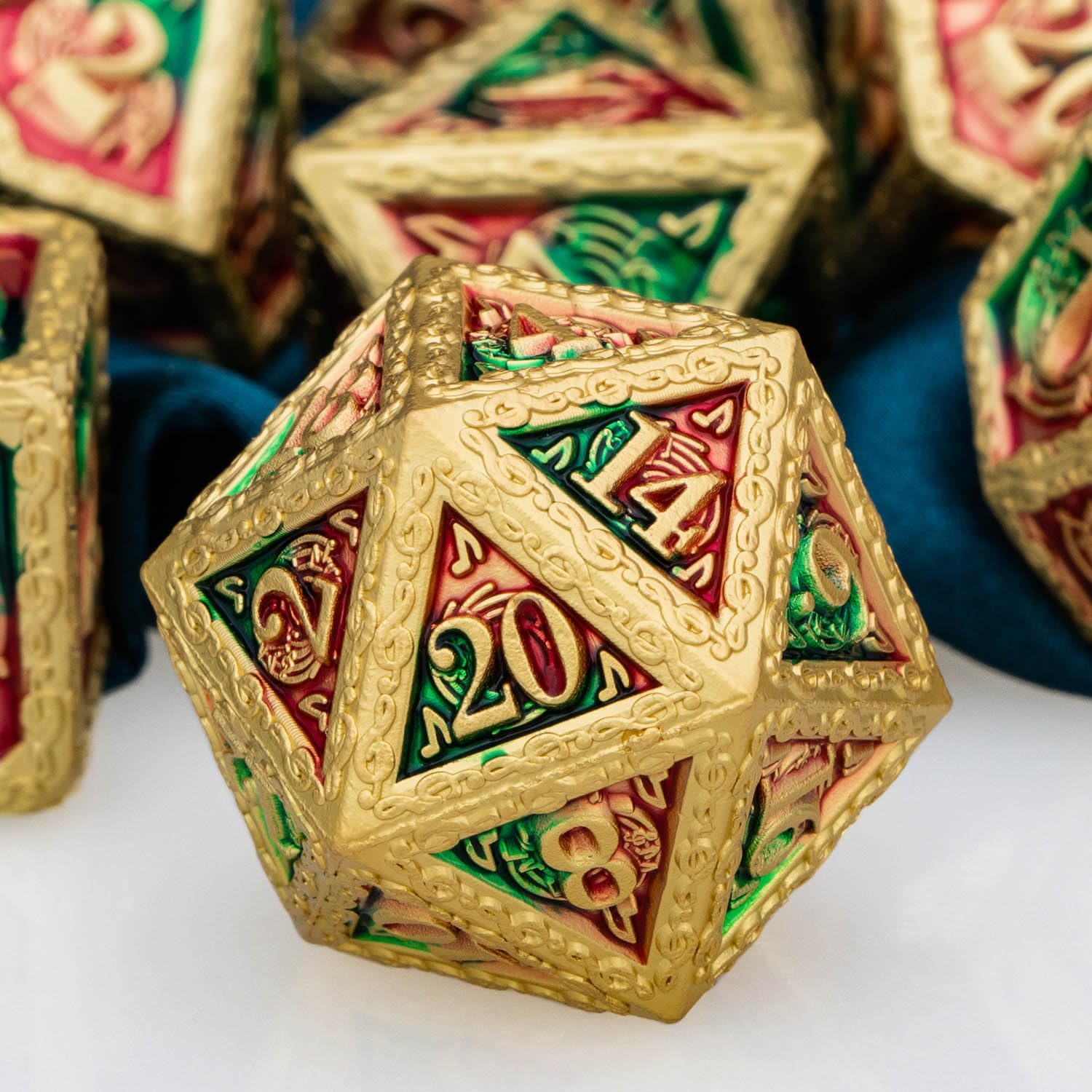 ARUOHHA Juego de dados de música DND con caja de regalo, dados poliédricos de metal rojo y verde, dados D&D, juegos de rol de mazmorras y dragones,
