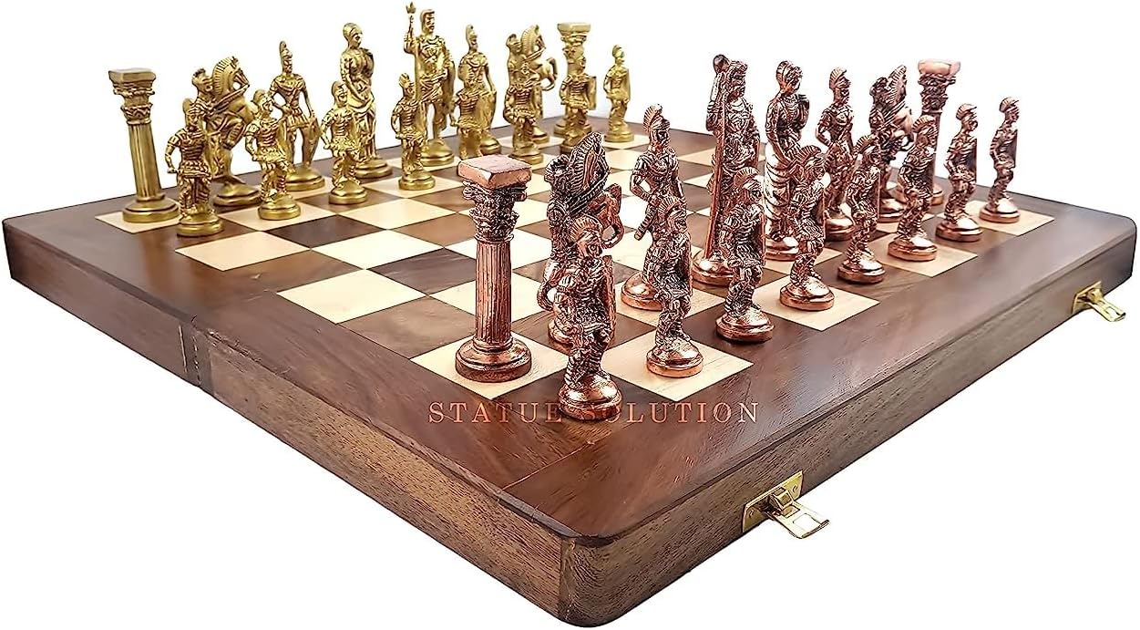 Juego de ajedrez con piezas esculpidas de latón en estilo romano antiguo con tablero plegable de madera de 16 pulgadas, paquete de 1, multicolor