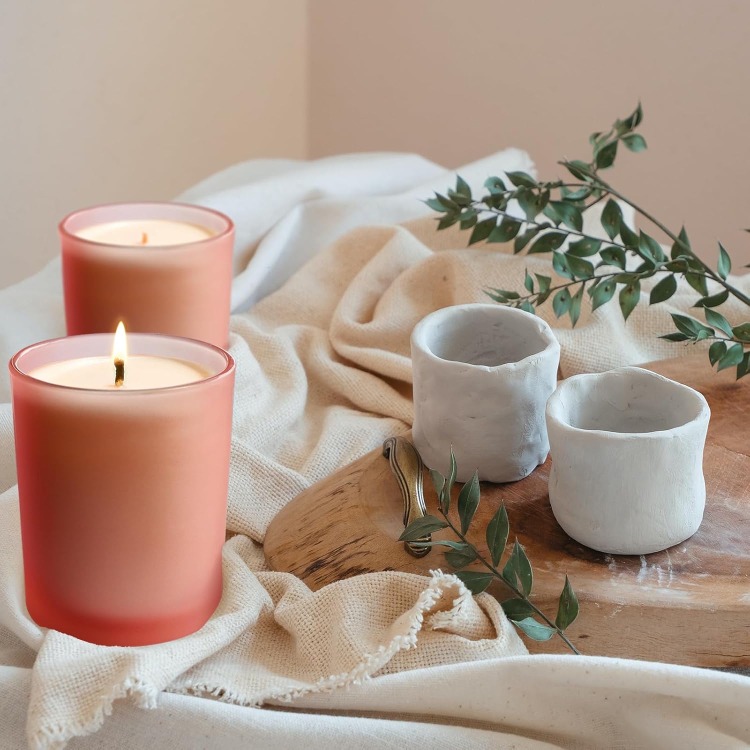SHOWIN Tarros de vela de vidrio de 10 onzas para hacer velas, 15 unidades, tarros de color rosa esmerilado con tapas de madera para tarros de