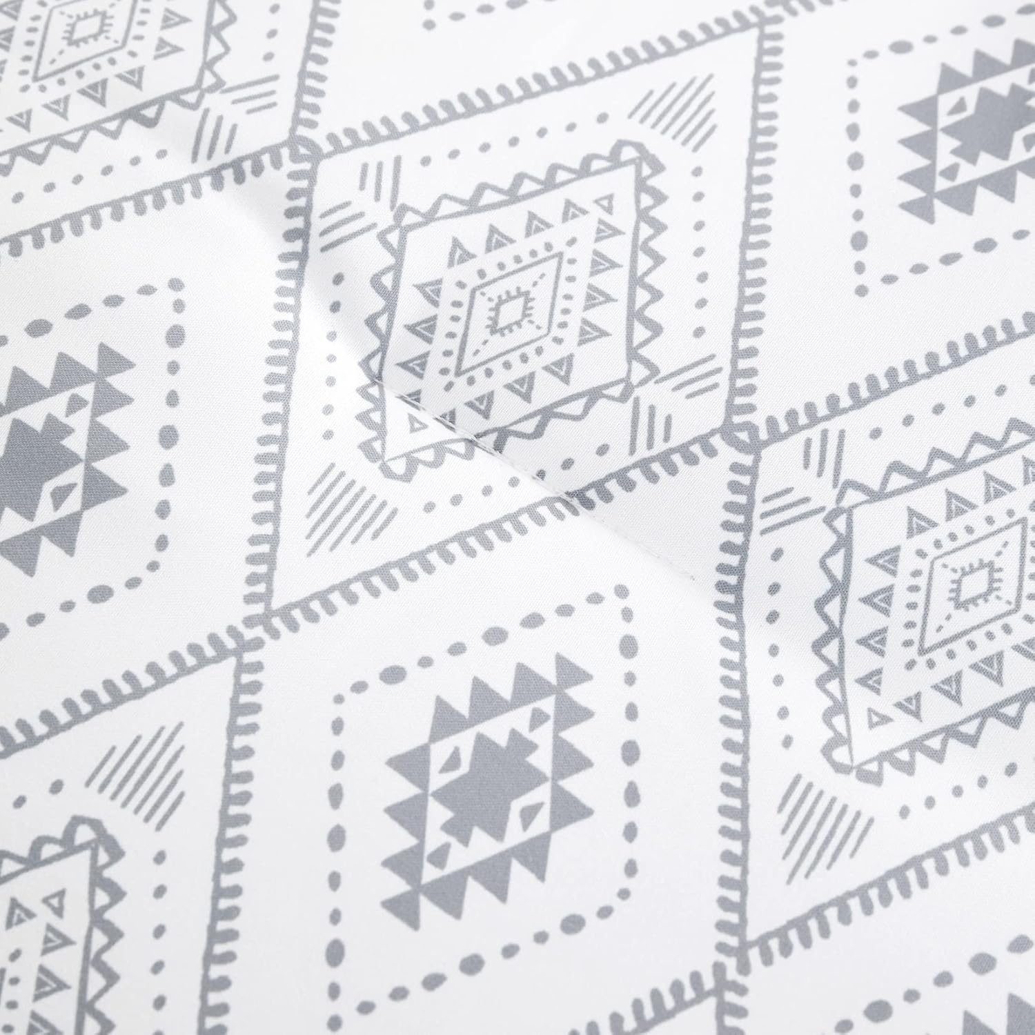 Wake In Cloud – Juego de edredón bohemio, patrón geométrico bohemio gris gris con forma de diamante impreso en blanco, ropa de cama de microfibra