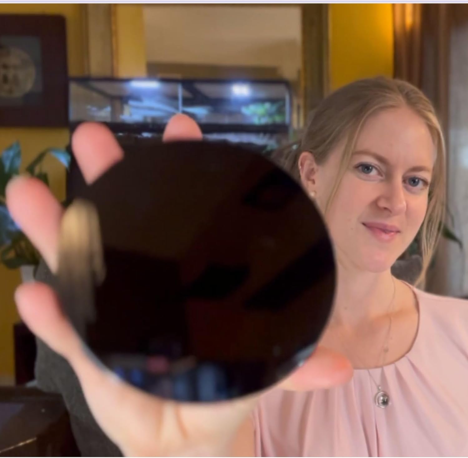 Espejo rascador de obsidiana negra natural con soporte de madera de 3.15 pulgadas, cristales curativos para brujería, adivinación, meditación y