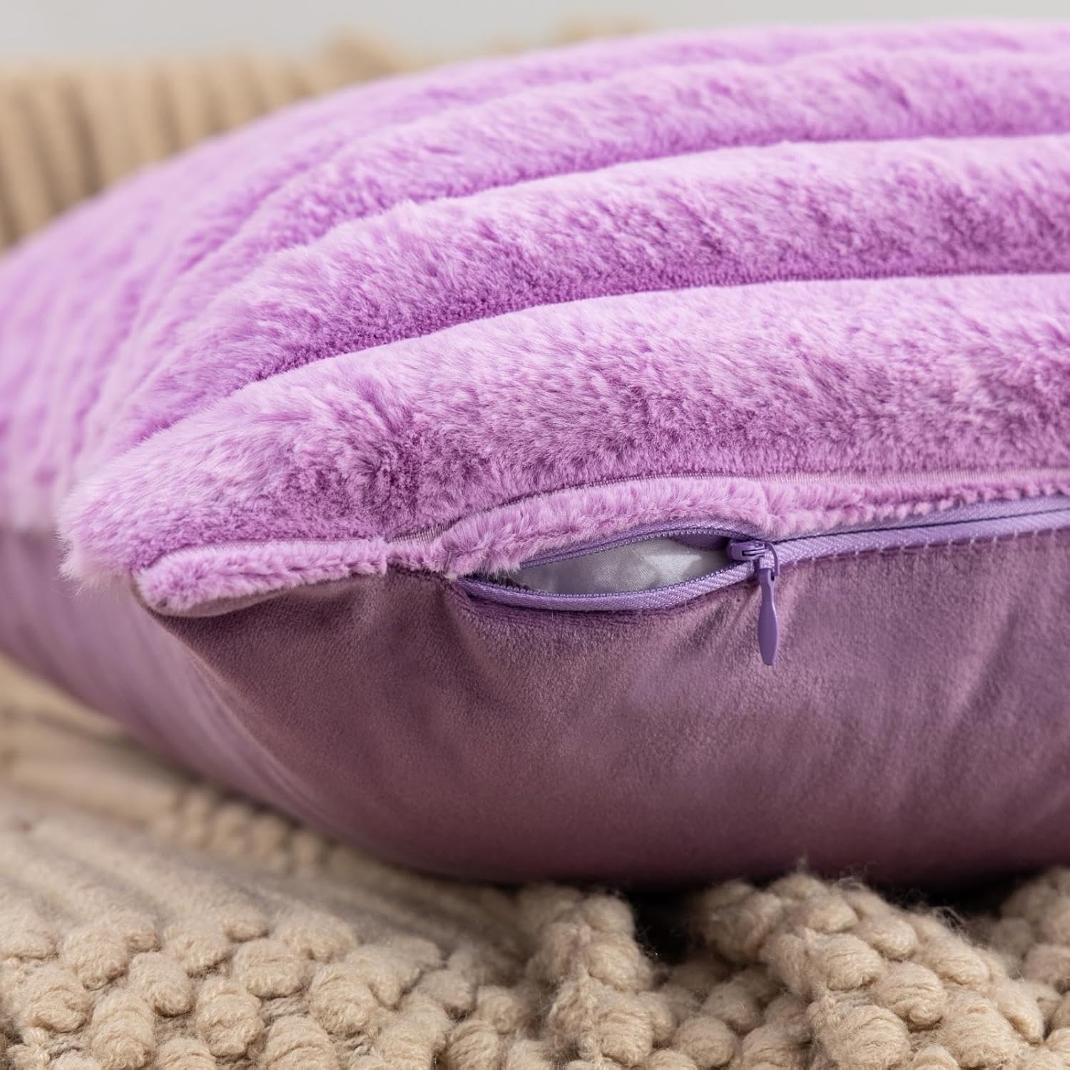 ZLINA Juego de 2 fundas de cojín decorativas de felpa de pelo sintético a rayas para sofá, dormitorio, sala de estar (12 x 20 pulgadas, morado claro)