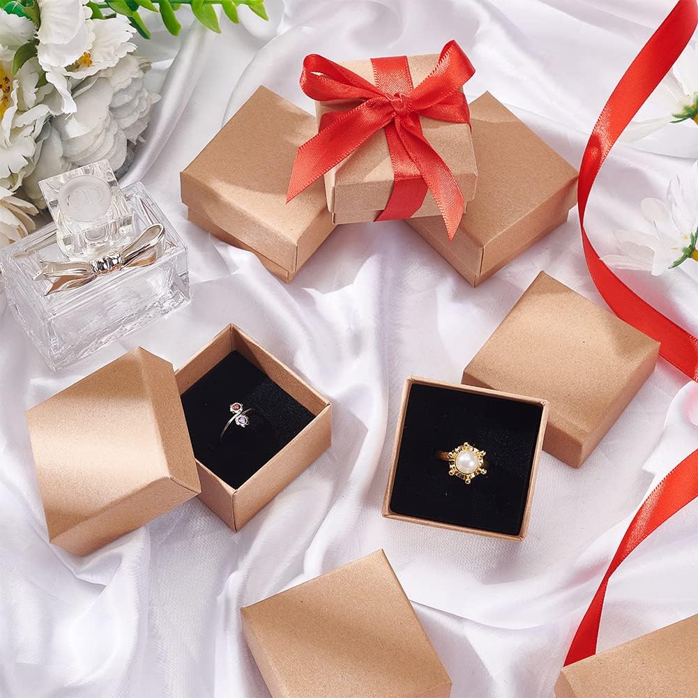 BENECREAT Paquete de 24 cajas pequeñas de cartón para pendientes de 1.88 x 1.8 x 1.33 pulgadas, cajas de regalo cuadradas de cartón para Navidad,
