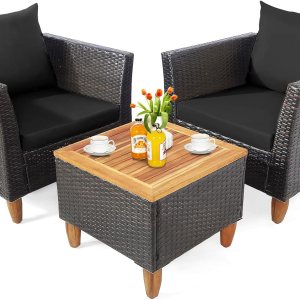 Tangkula Patiojoy Juego de muebles de patio de 3 piezas, juego de bistró de mimbre de polietileno para exteriores con cojines suaves y madera de Tangkula Patiojoy Juego de muebles de patio de 3 piezas, juego de bistró de mimbre de polietileno para exteriores con cojines suaves y madera de