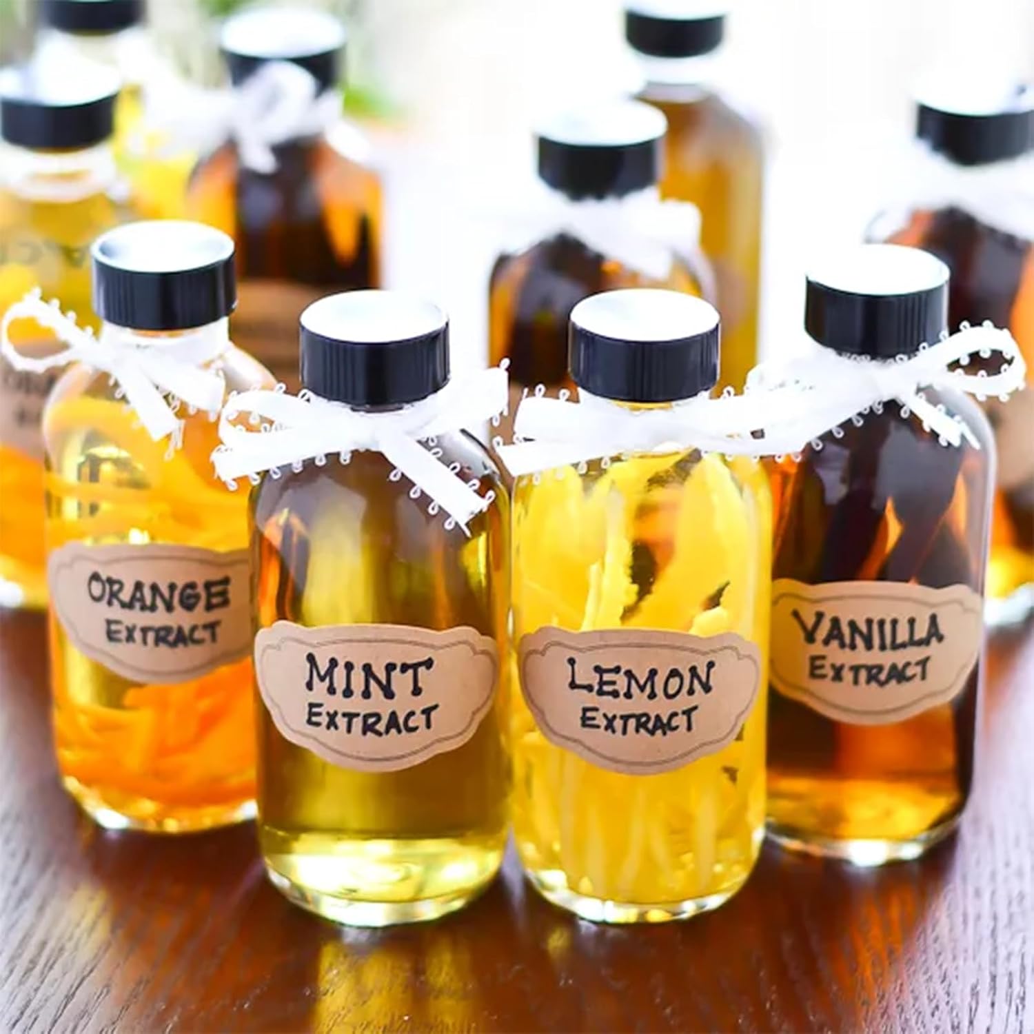 DIDITIME Paquete de 24 botellas pequeñas de vidrio transparente de 2 onzas con tapas y 4 embudos, botellas redondas Boston de muestra de 2.1 fl oz