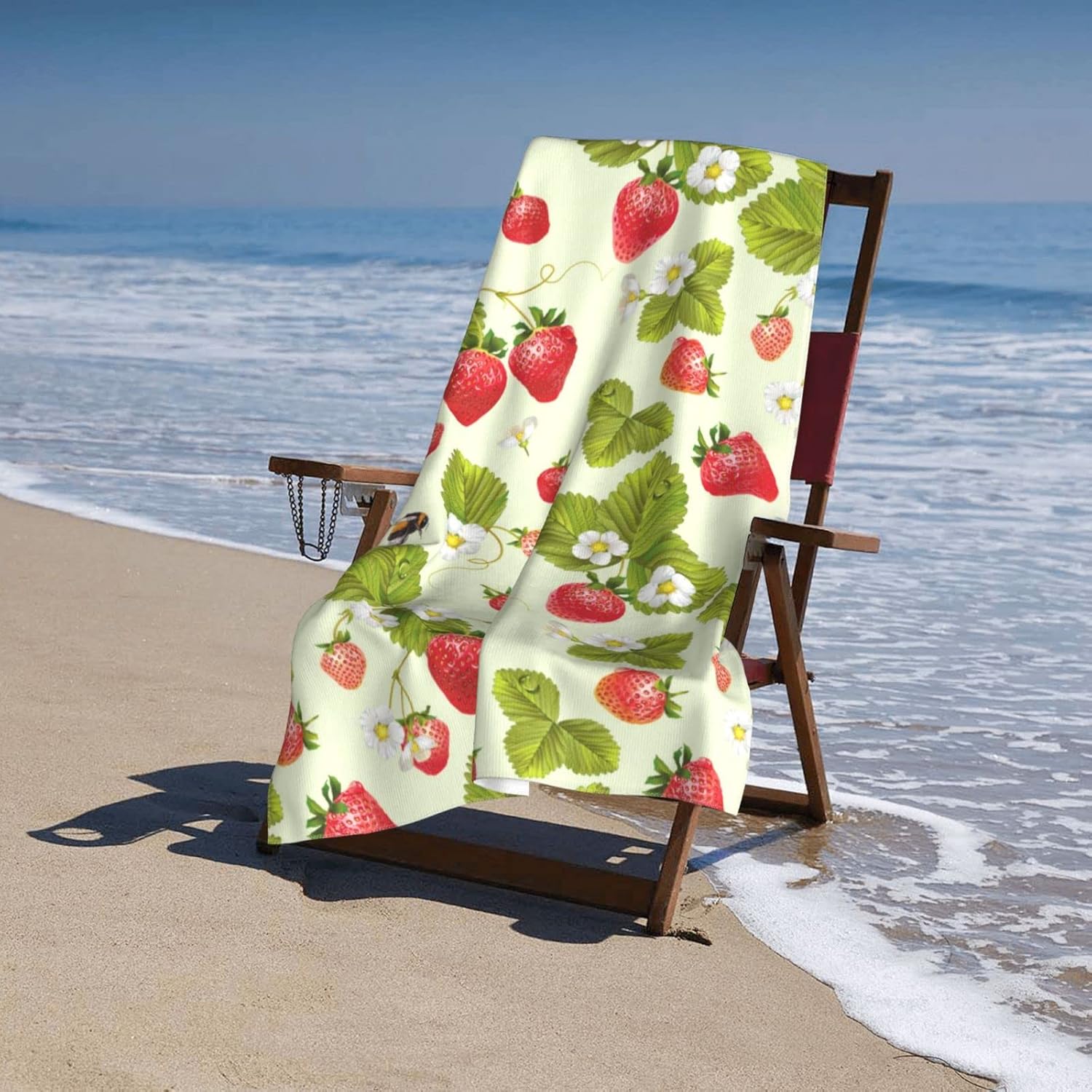 ZERAOKE Hermosa toalla de playa de microfibra de fresa de gran tamaño para viajes, 32 x 52 pulgadas, toalla de playa portátil de secado rápido para