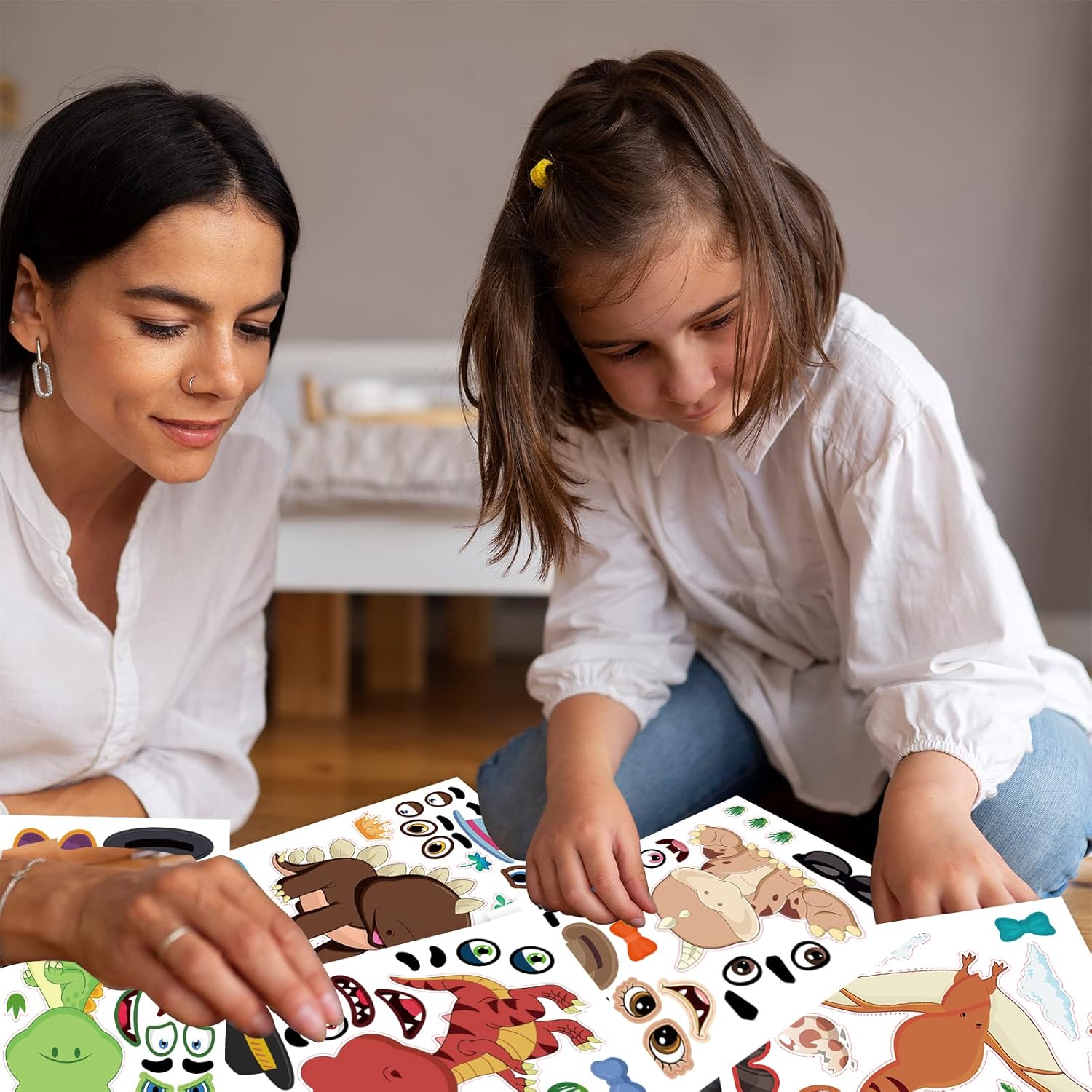 24 hojas de calcomanías de dinosaurio para actividades de niños pequeños, haz tus propias calcomanías para niños, suministros de recuerdo de fiesta