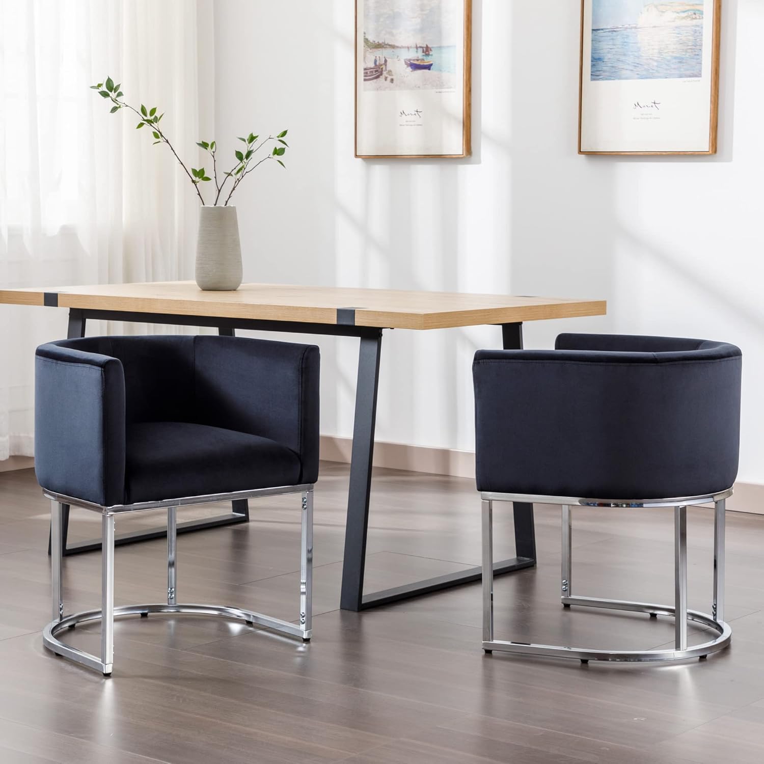 Juego de 2 sillas de comedor tapizadas de terciopelo negro, sillas de comedor modernas de mediados de siglo, sillas de barril con marco de metal