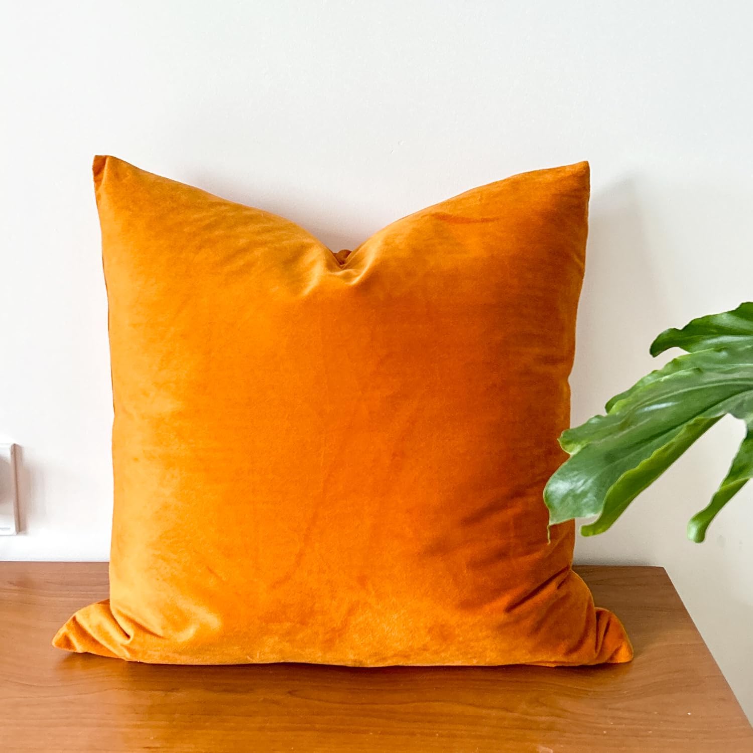 HOPLEE Funda de almohada naranja de 18 x 18 pulgadas, fundas de cojín decorativas con diseño de lunares y naranja liso, 18 x 18 pulgadas, paquete de