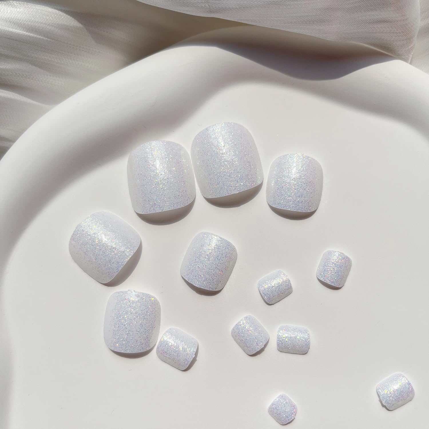 Uñas postizas blancas a presión con forma cuadrada corta, uñas postizas de cobertura completa, uñas acrílicas brillantes con diseño de purpurina,