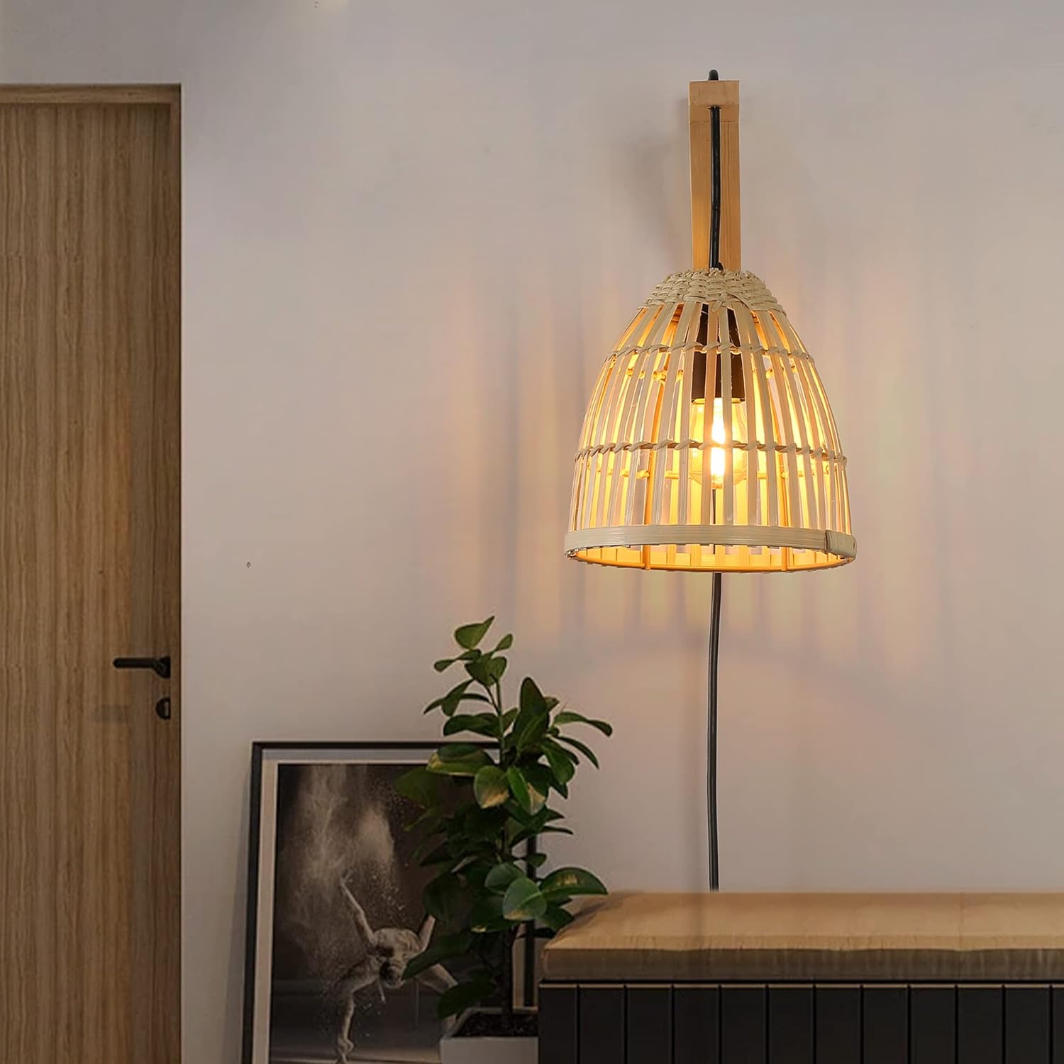 Moderna lámpara de pared de bambú con enchufe, pantalla de ratán para colgar en la pared con interruptor, apliques de pared colgantes de mimbre de