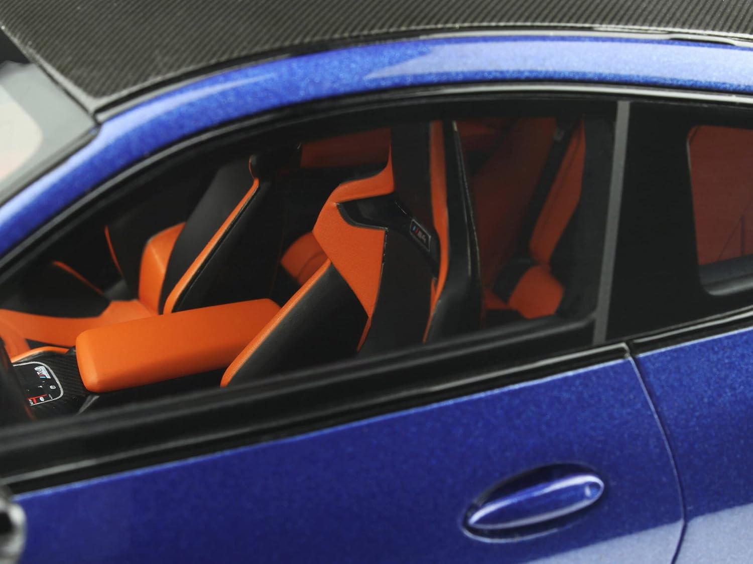 GT Spirit GT851 M4 (G82) Coupé Portimao Blue Metallic 2020 con tapa de carbono, edición limitada a 1300 piezas en todo el mundo modelo 118 de GT