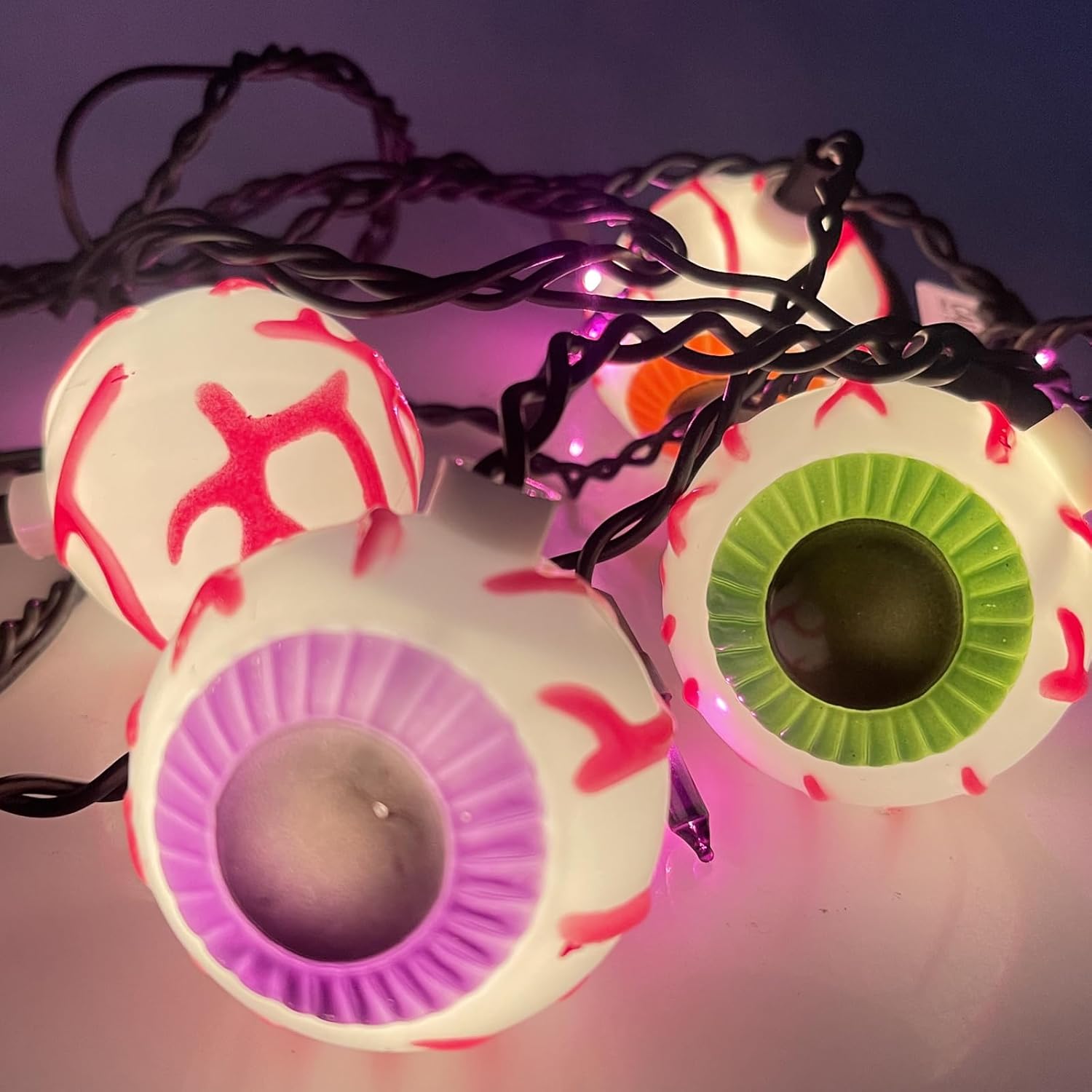 Romasaty Luces de cortina de ojos de Halloween de 7 pies con 10 tiras de luces impermeables para ojos, 25 luces LED temáticas de Halloween para
