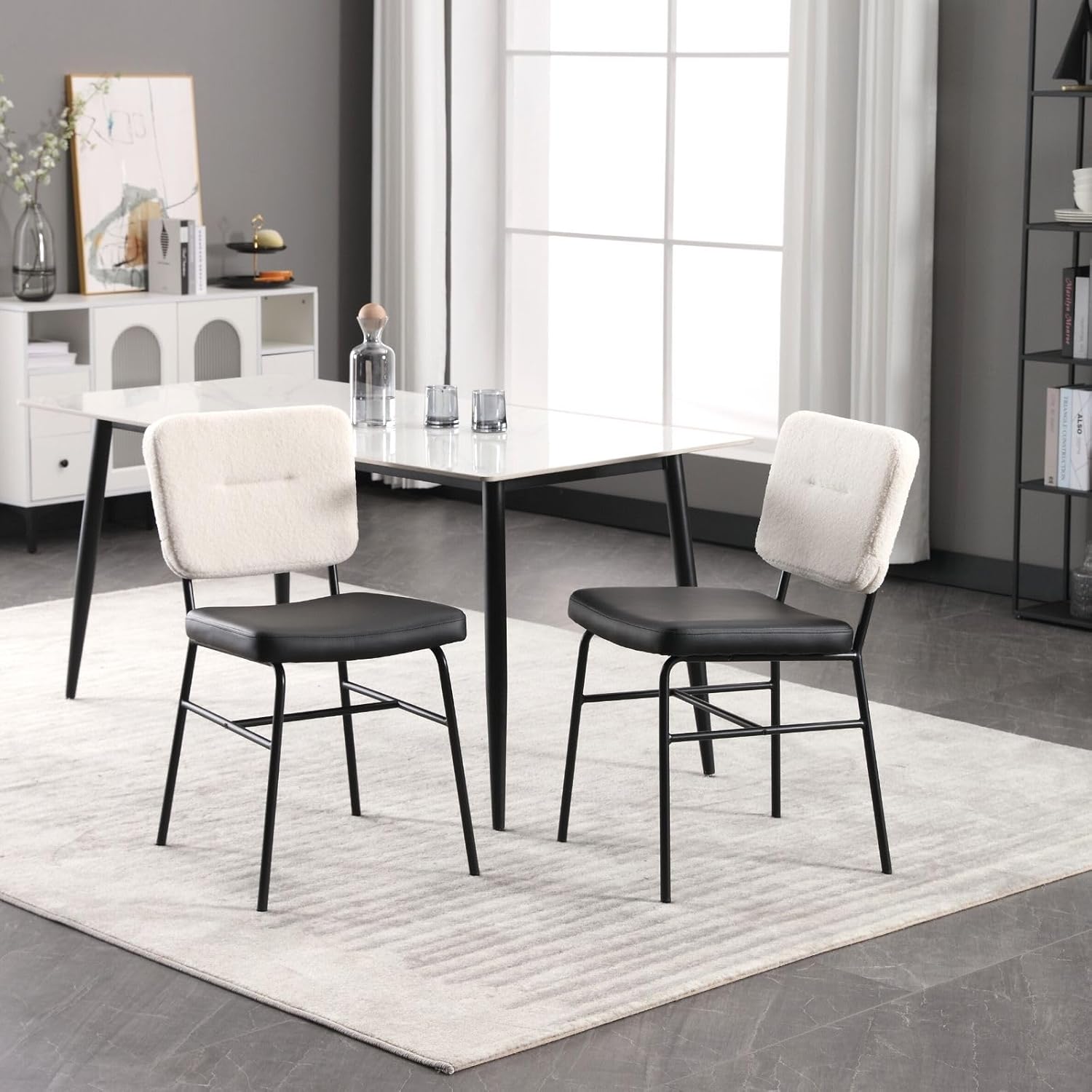 Juego de 2 sillas de comedor de cuero negro tapizadas de sherpa con respaldo, sillas de acento modernas de mediados de siglo, sillas laterales sin