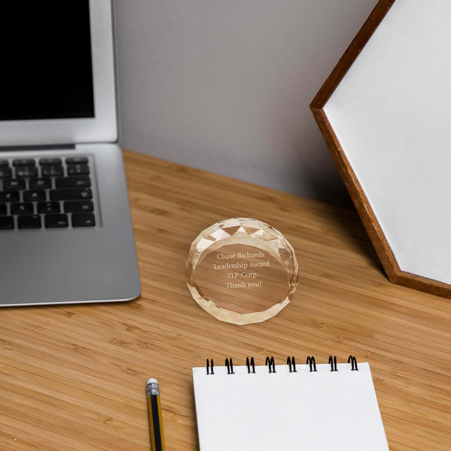 Pisapapeles de cristal grabado  Premio para empleados  Grabado personalizado  Viene en caja de regalo