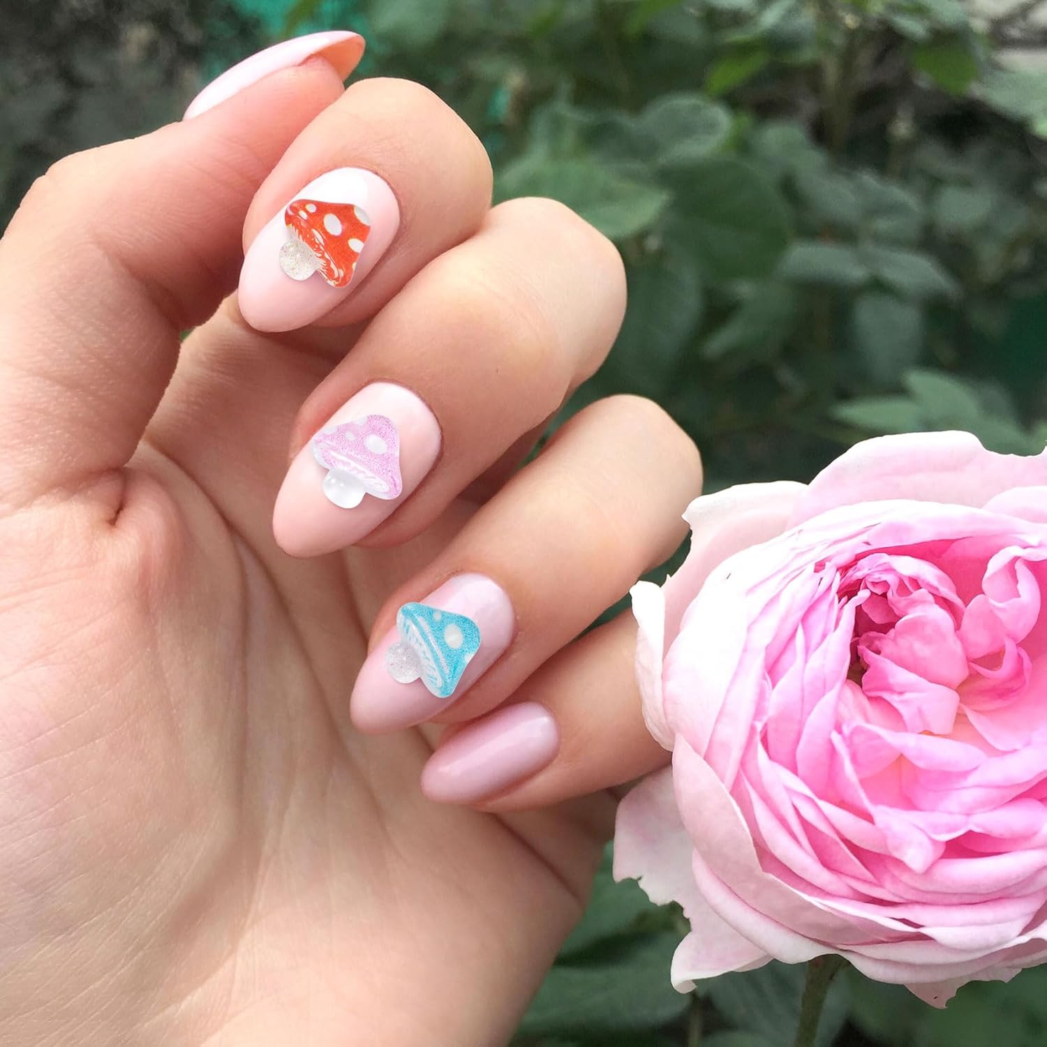 OIIKI – 120 dijes de uñas de hongos en 3D, bonito dije de purpurina para uñas artísticas, decoración de uñas de resina kawaii, diamantes de